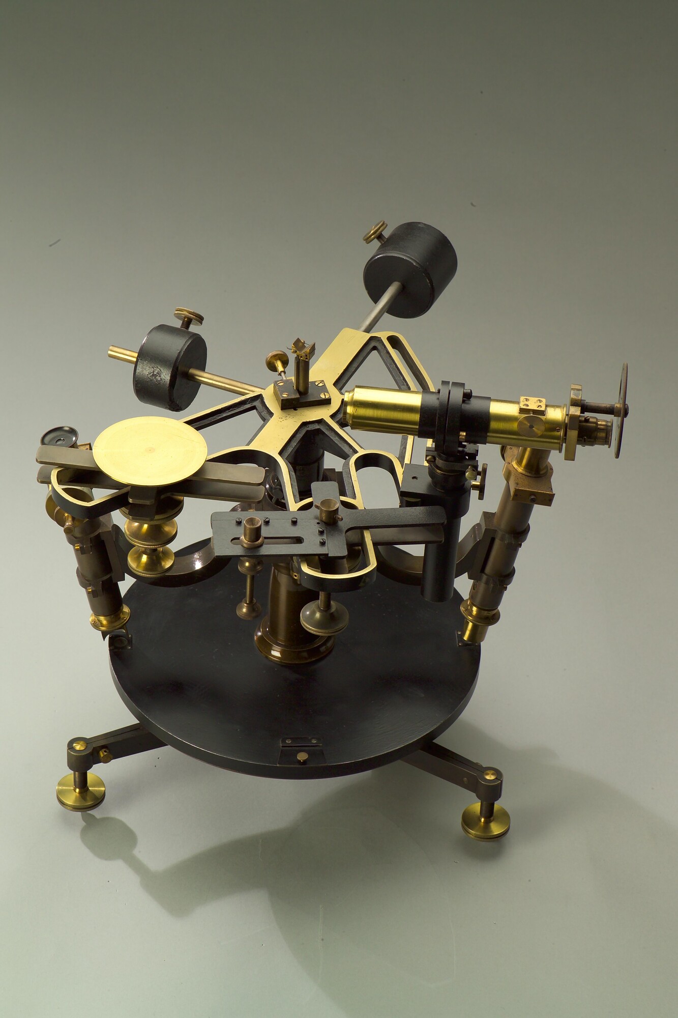 RB.0748(25); Collimator voor de keur van sextanten, met bijbehorende tafel; collimator