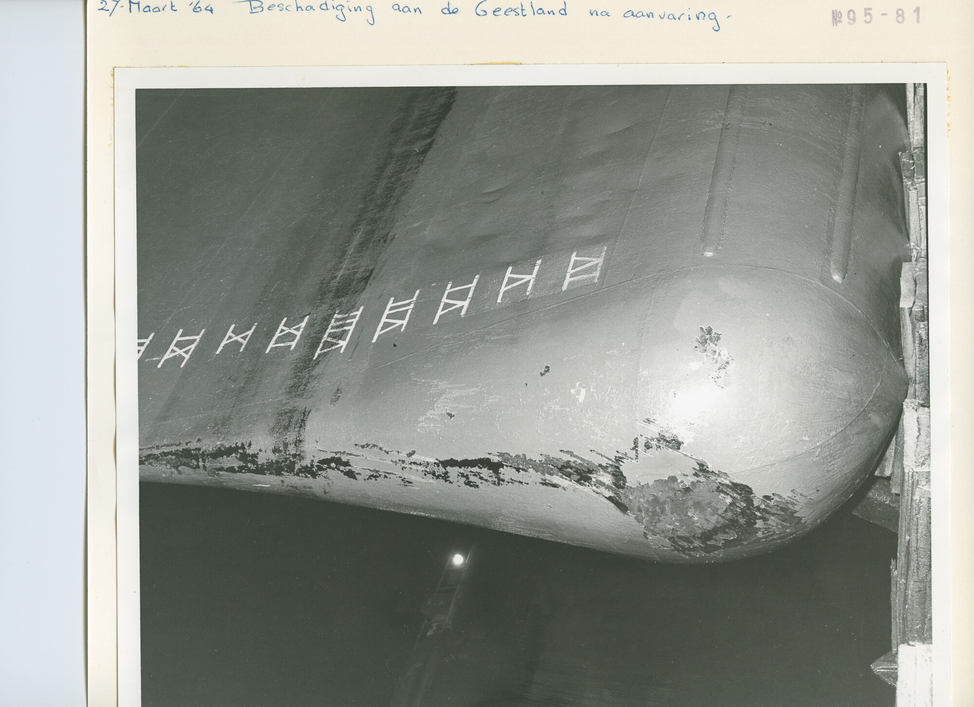 S.5444(4247)1; Foto van schade aan de aanvaringsschade bij het koelvrachtschip ms. Geestland; foto