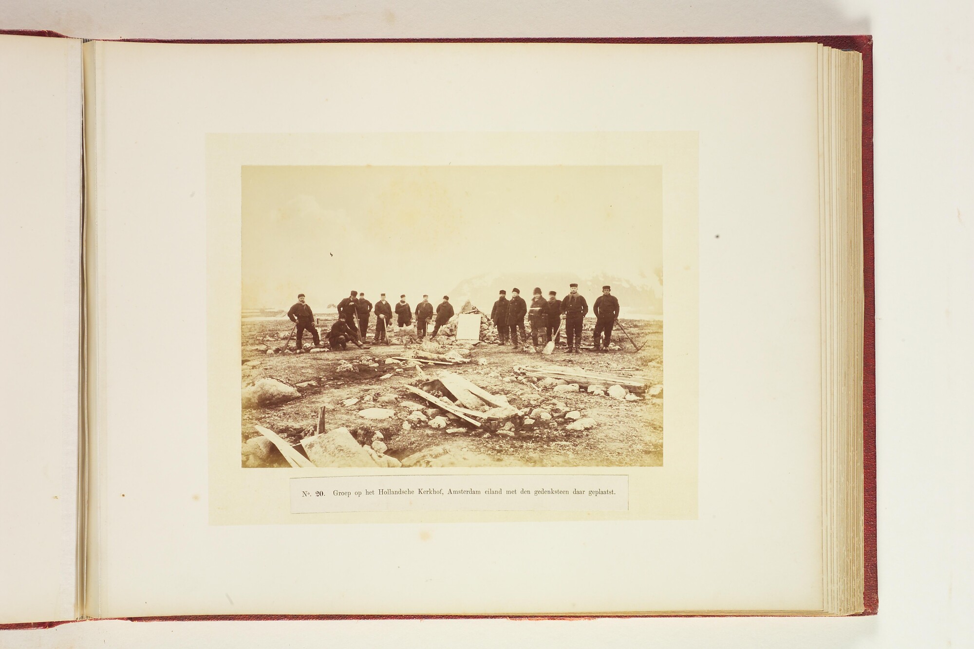 S.0068(05); Album met foto's van de Eerste Noordpoolexpeditie van de Willem Barents; fotoalbum