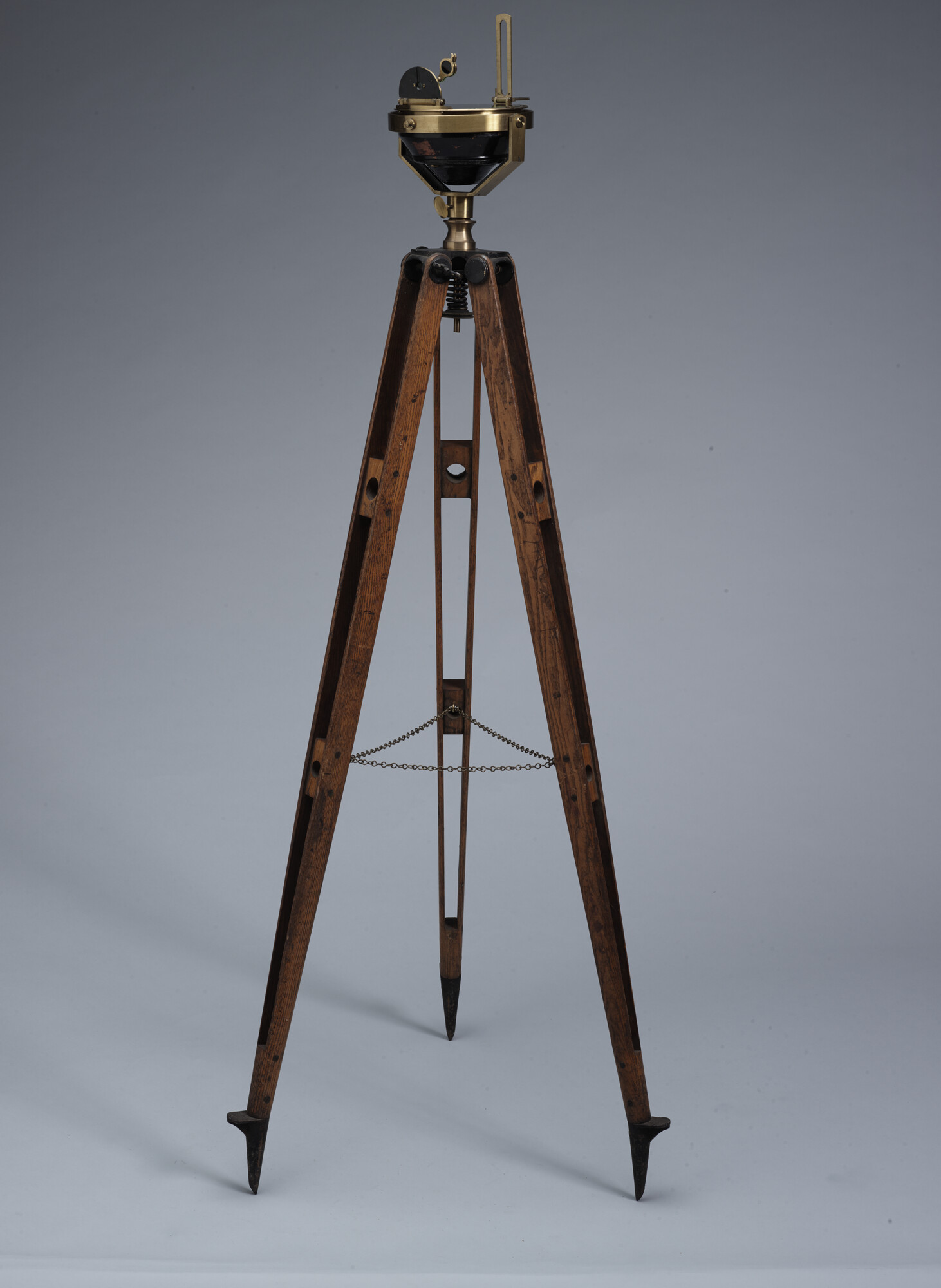 RB.0371(07); Houten instrumentstatief; statief