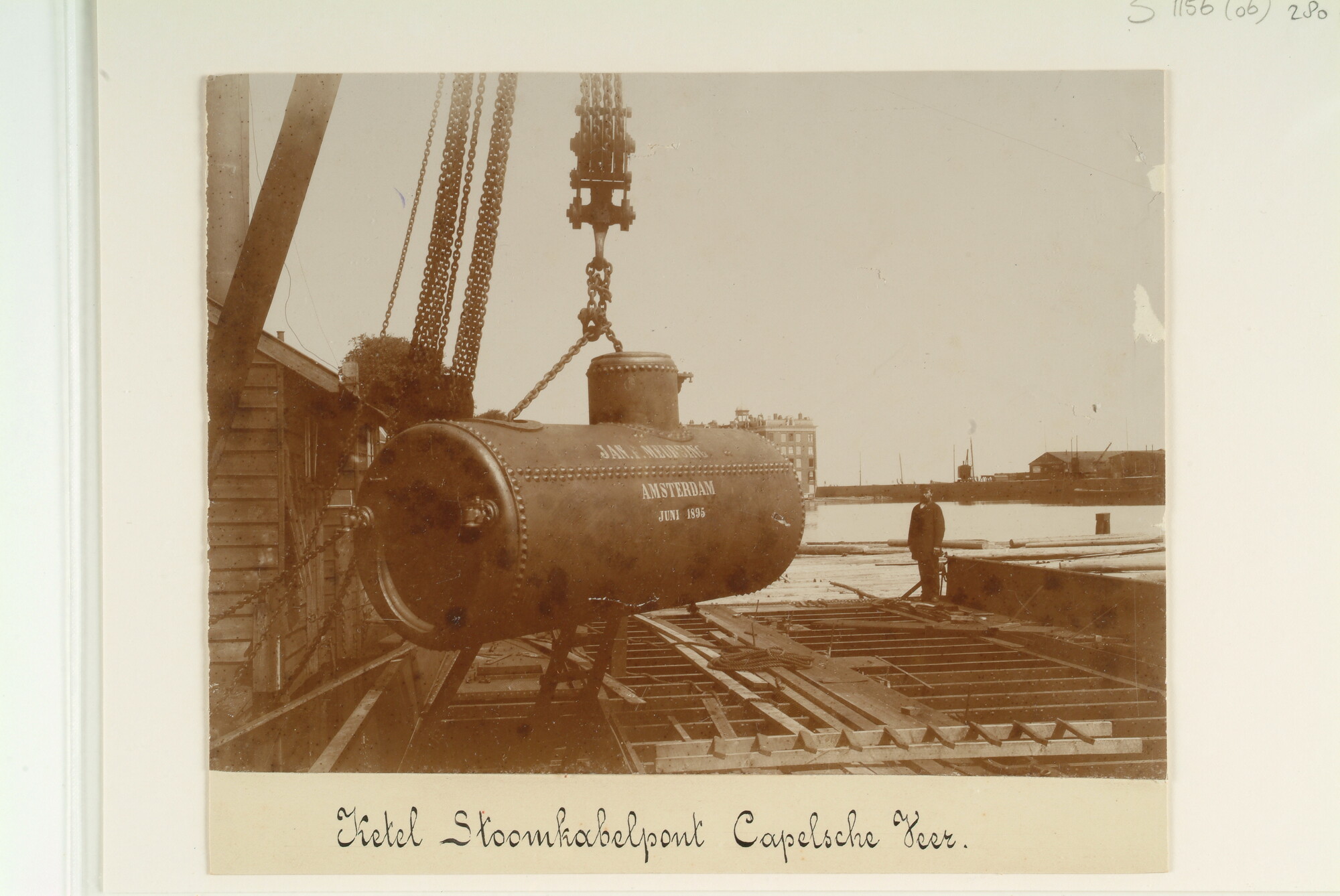 S.1156(06)280; Foto's van een stoomketel voor de stoomkabelpont aan het Capelsche Veer; foto