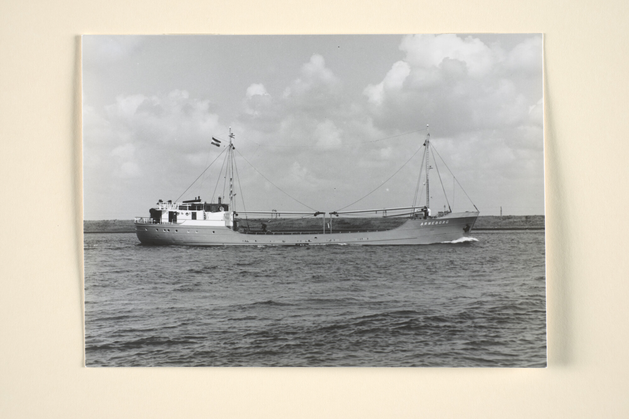 1996.1038; De coaster ms. 'Arneborg' (gebouwd als 'Tukker', herdoopt in 1964)] van E. Wagenborg's Scheepvaart & Expeditiebedrijf NV; foto