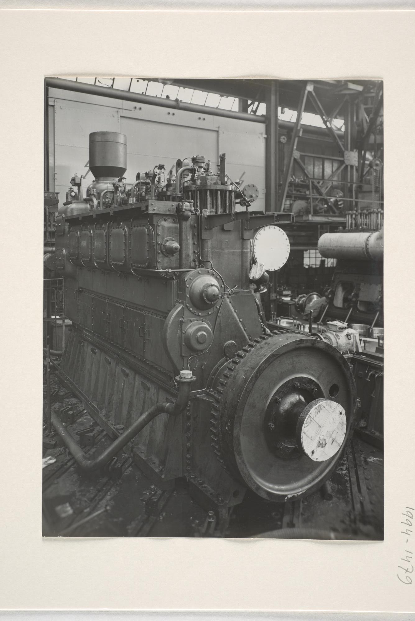 1994.1479; De fabricage van de dieselmotoren van ms. 'Kasimbar' van de KPM; foto
