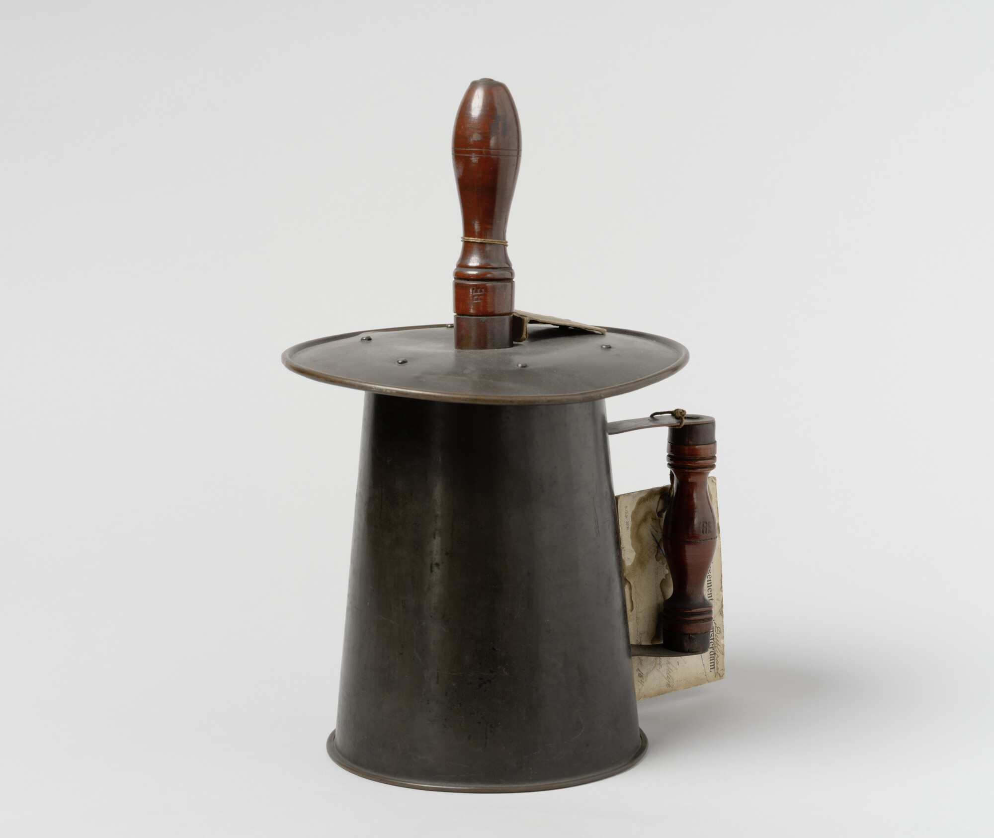 S.0771(10); Stakelpot met houten handgreep en deksel; stakelpot