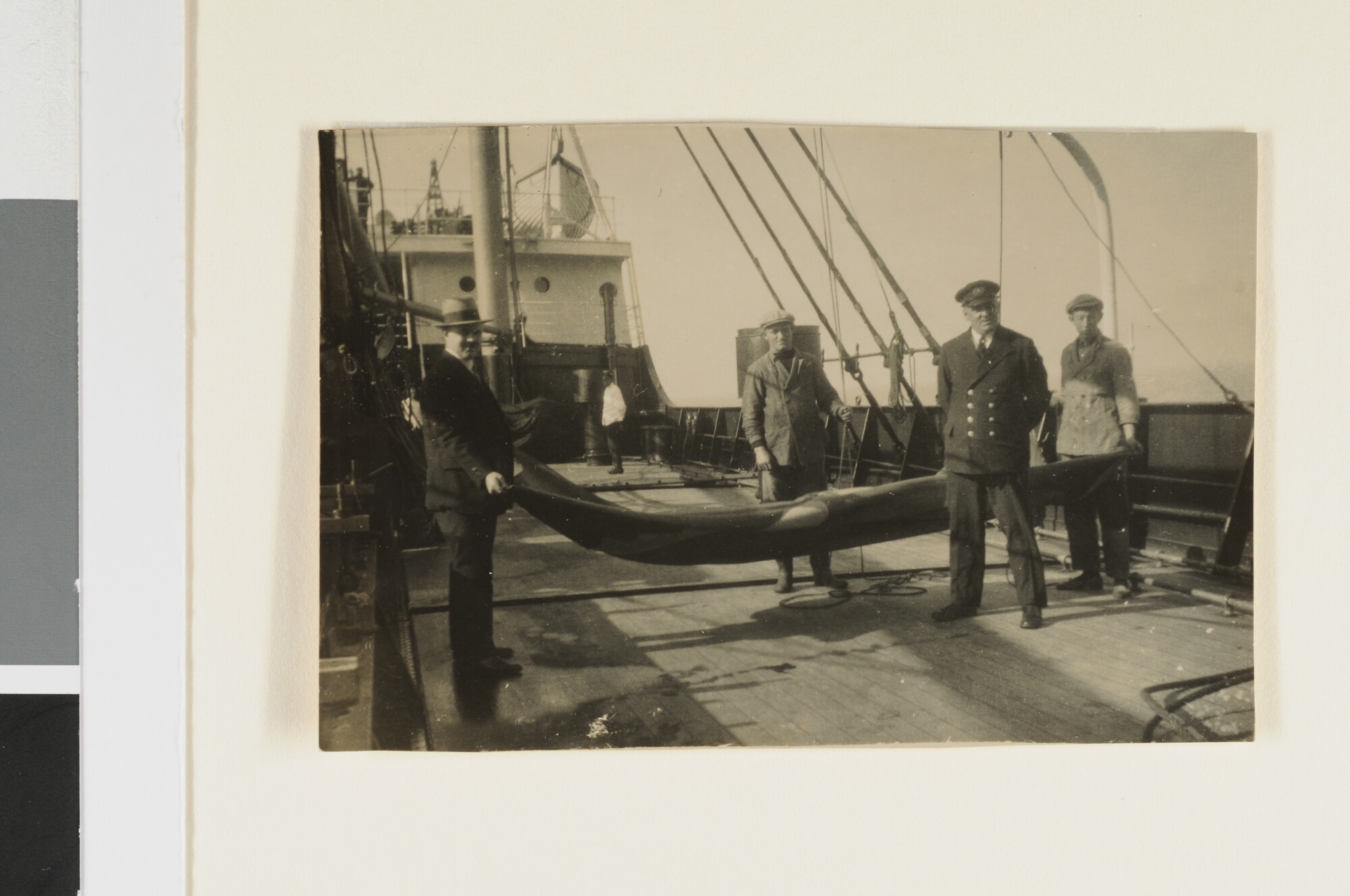 S.7372(12); Foto's van de overdracht van het vrachtschip ms. Kota Agoeng door Wilton-Fijenoord aan de Rotterdamsche Lloyd; fotoreportage