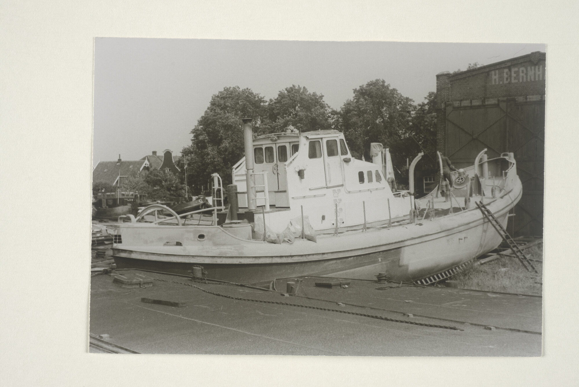2000.2664; De zelfrichtende-reddingboot 'Bernard van Leer' van de KNZHRM bij werf Bernhard te Nieuwendam; foto