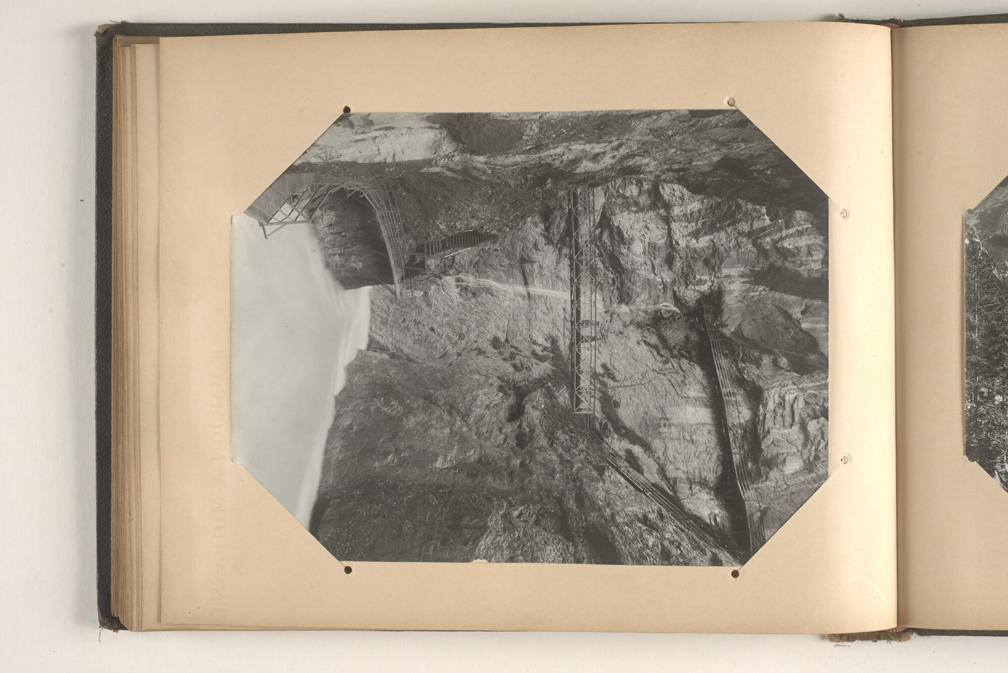 2015.0862; Fotoalbum met souvenirfoto’s verzameld tijdens de reizen van James Reginald Filz, 18 oktober 1901 t/m september 1904; fotoalbum