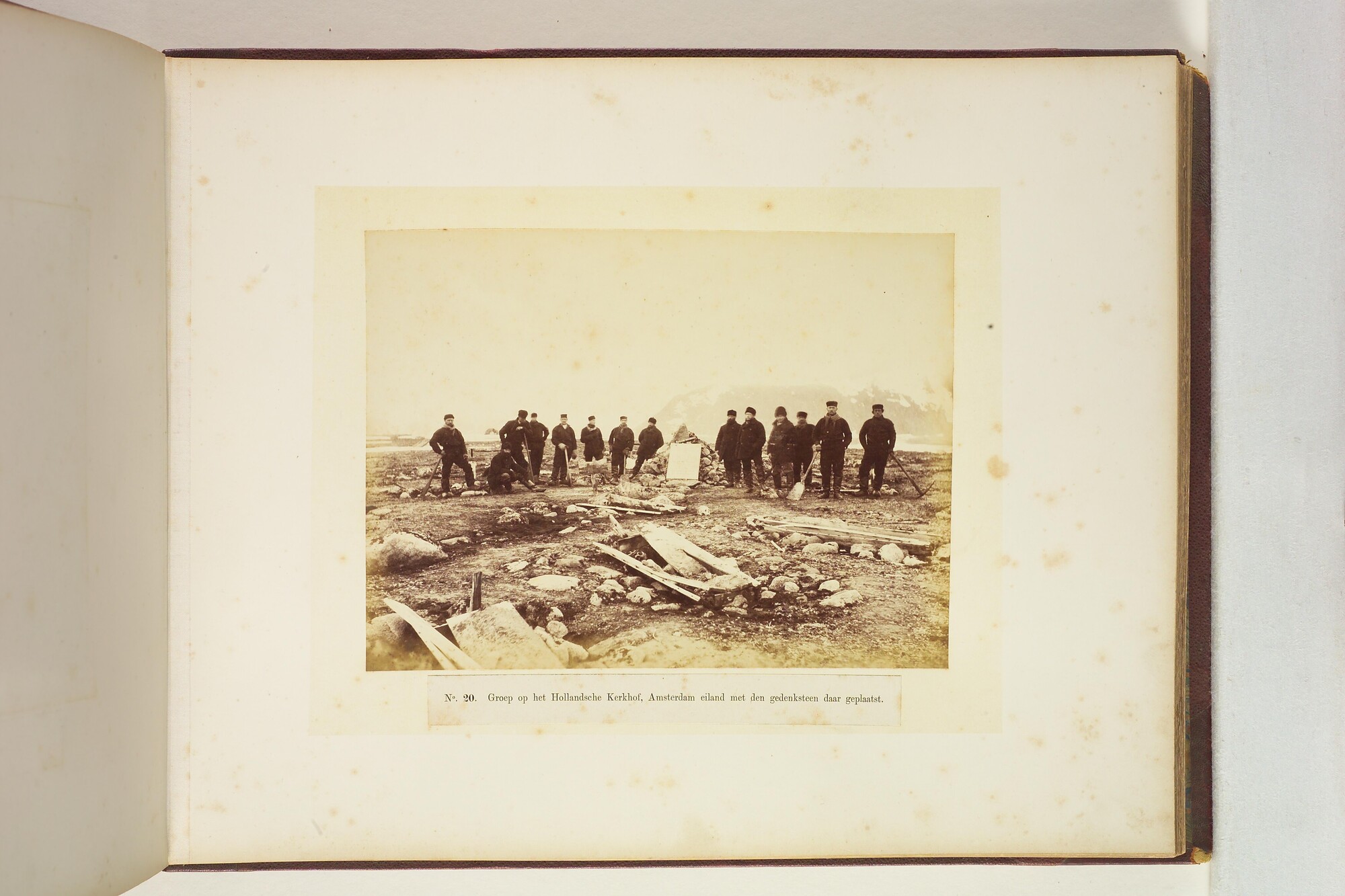S.2956(08); Album met foto's van de Eerste Noordpoolexpeditie van de Willem Barents; fotoalbum