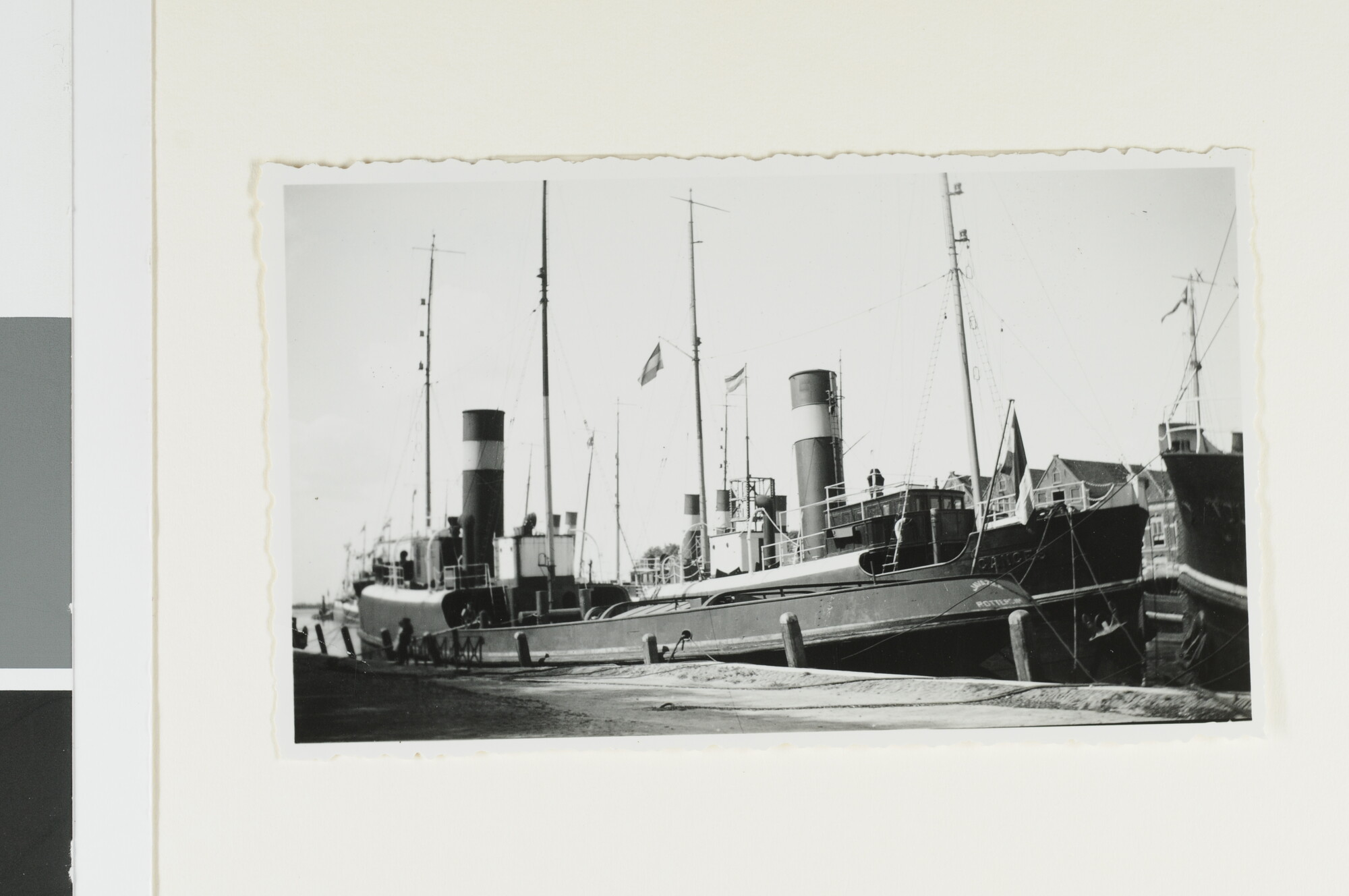 S.4380(04)645; De stoomsleepboten Java Zee (ex- Gelderland van Bureau Wijsmuller) en [...]; foto