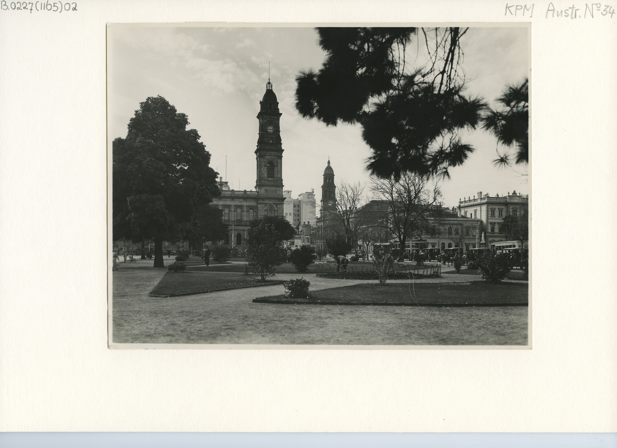 B.0227(1165)02; Foto van een straatgezicht te Adelaide (Australië); foto