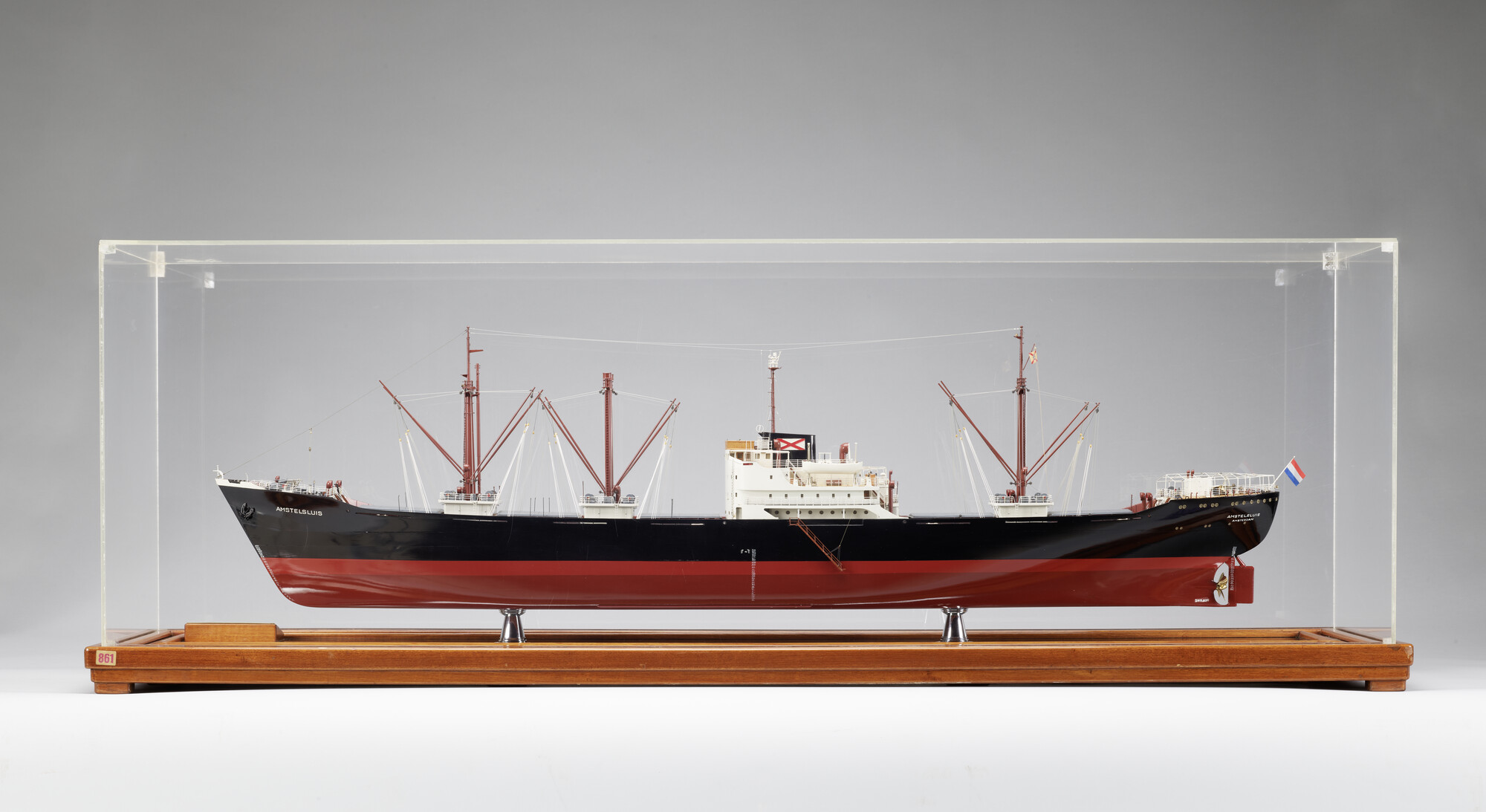 2008.0274; Model van het ms. Amstelsluis; scheepsmodel