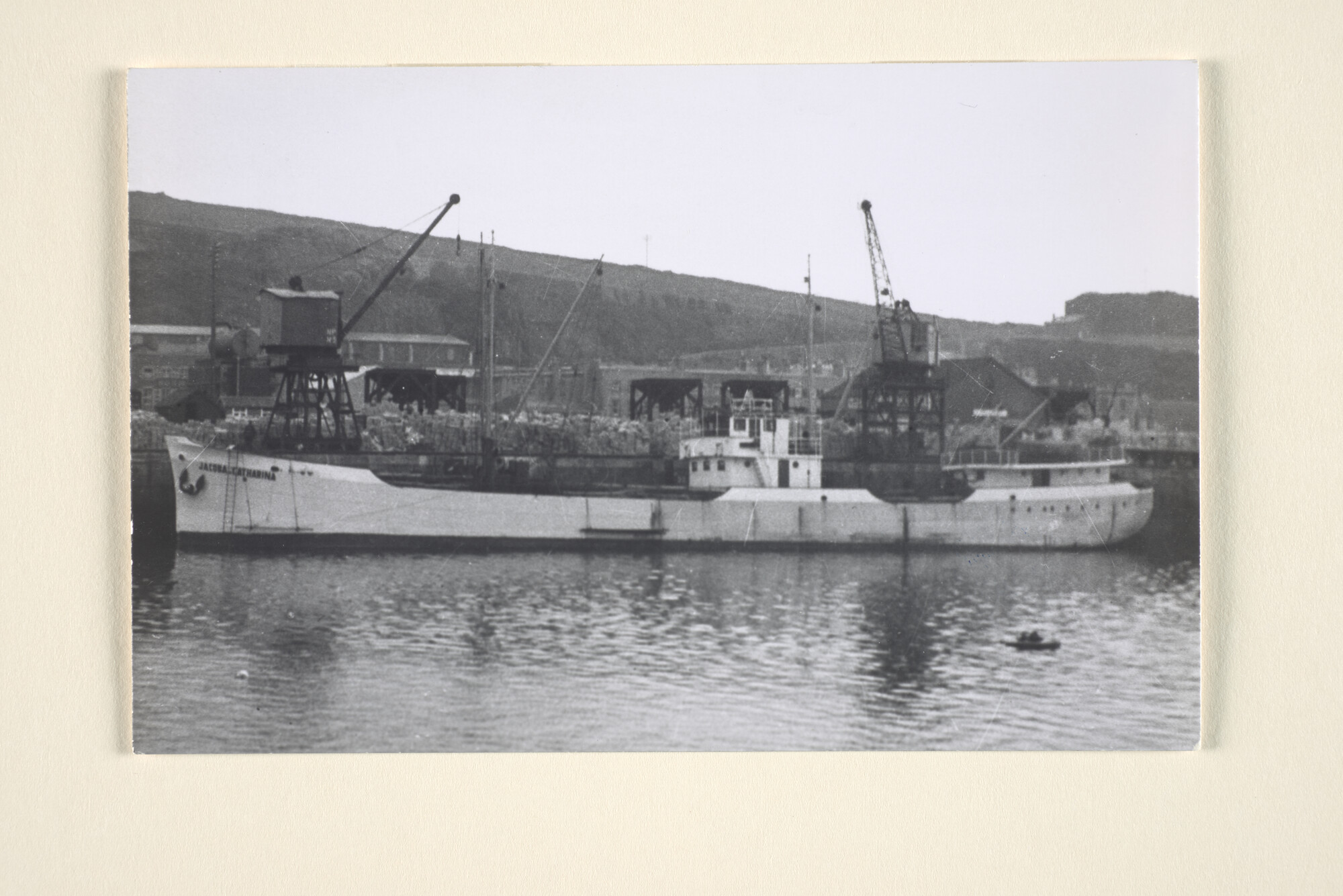 1996.2173; De coaster ms. Jacoba Catharina (ex- Cachelot en Thames III) van Terwogt & Lagers te Amsterdam; foto