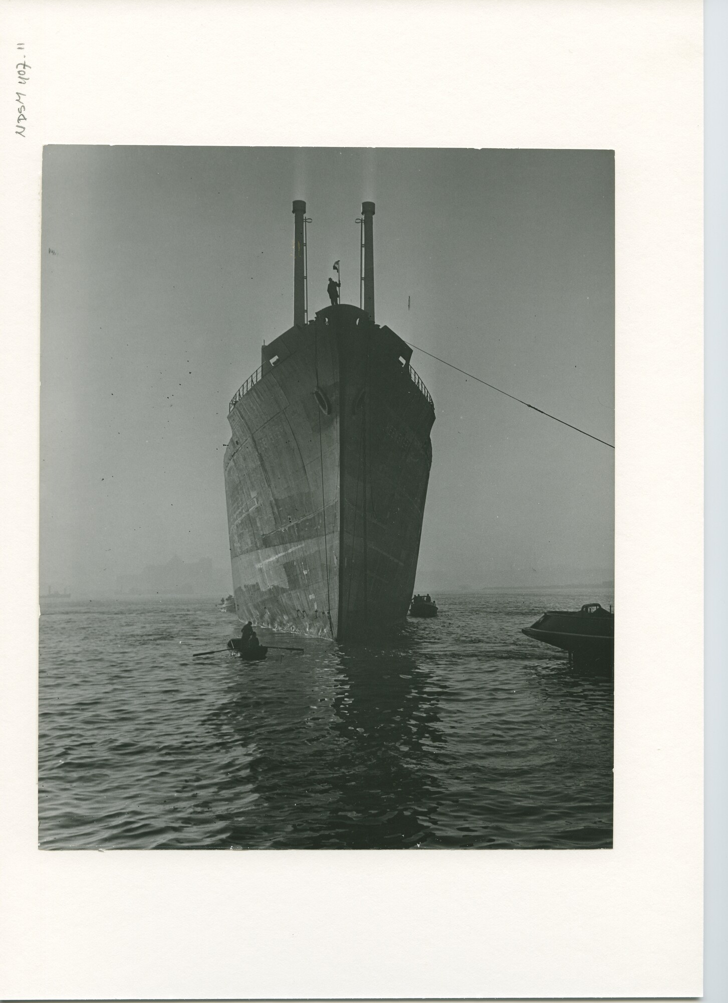 S.5444(1755)3; Foto van de tewaterlating van het vrachtschip ms. Heemskerk; foto