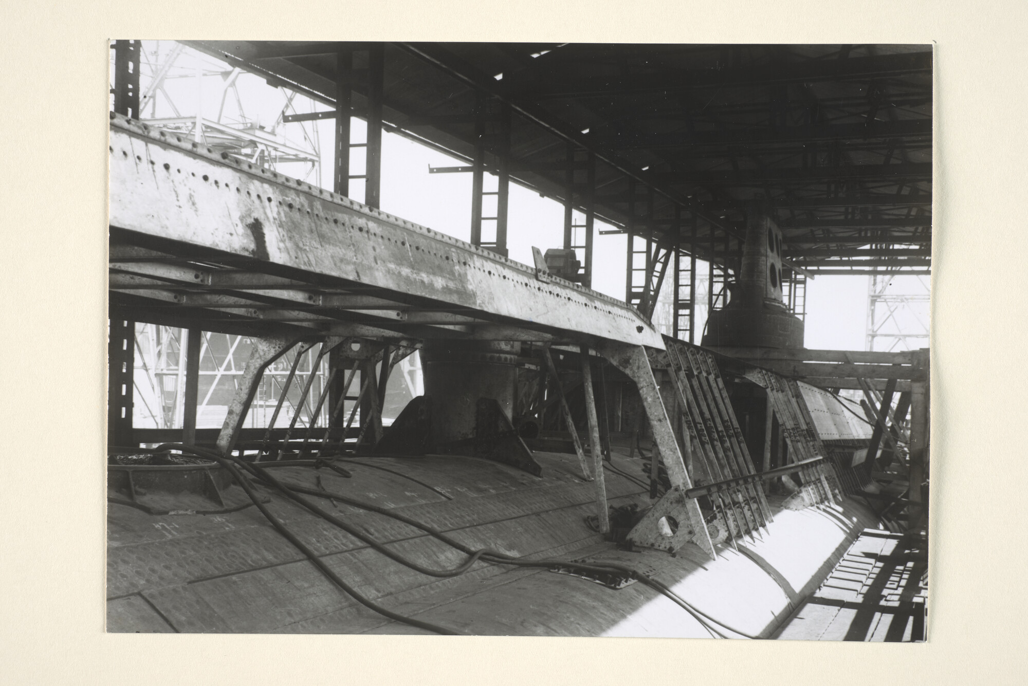 1994.7362; Reproductiefoto's - uit een fotoalbum - m.b.t. de bouw van de onderzeeboot Hr.Ms. 'O 16' bij de Koninklijke Maatschappij 'De Schelde' te Vlissingen [...]; fotoreportage