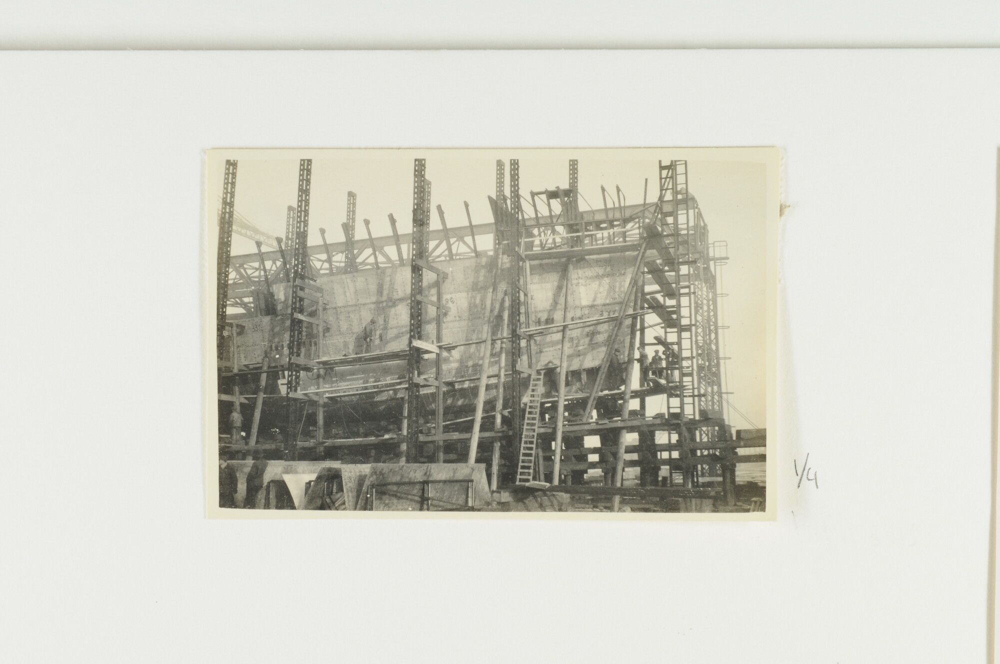 A.2867(03)009; Een schip in aanbouw bij Burgerhout's Machinefabriek en Scheepswerf te Rotterdam; fotoreportage