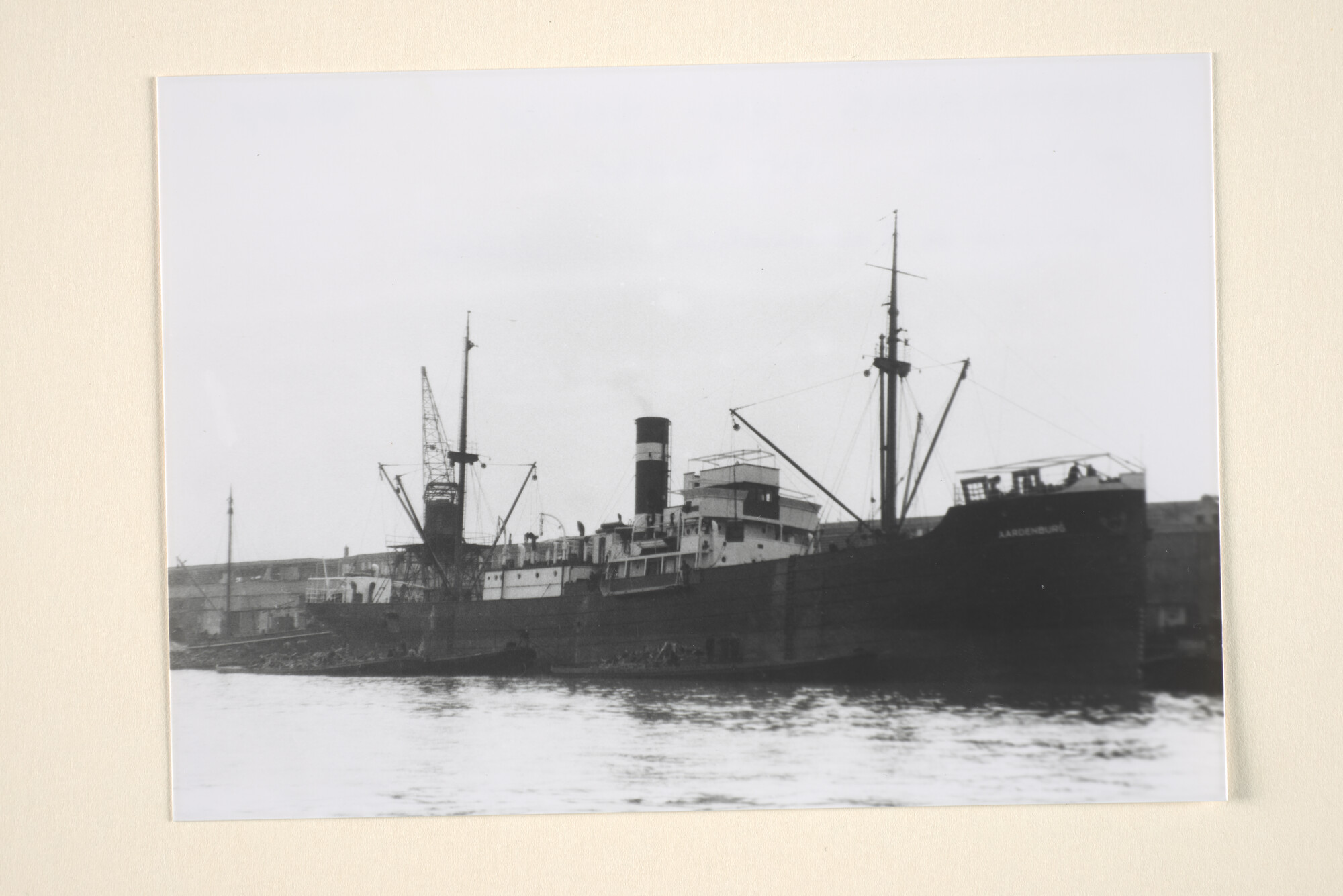 1995.6542; Het vrachtschip ss. Aardenburg van de KNSM; foto