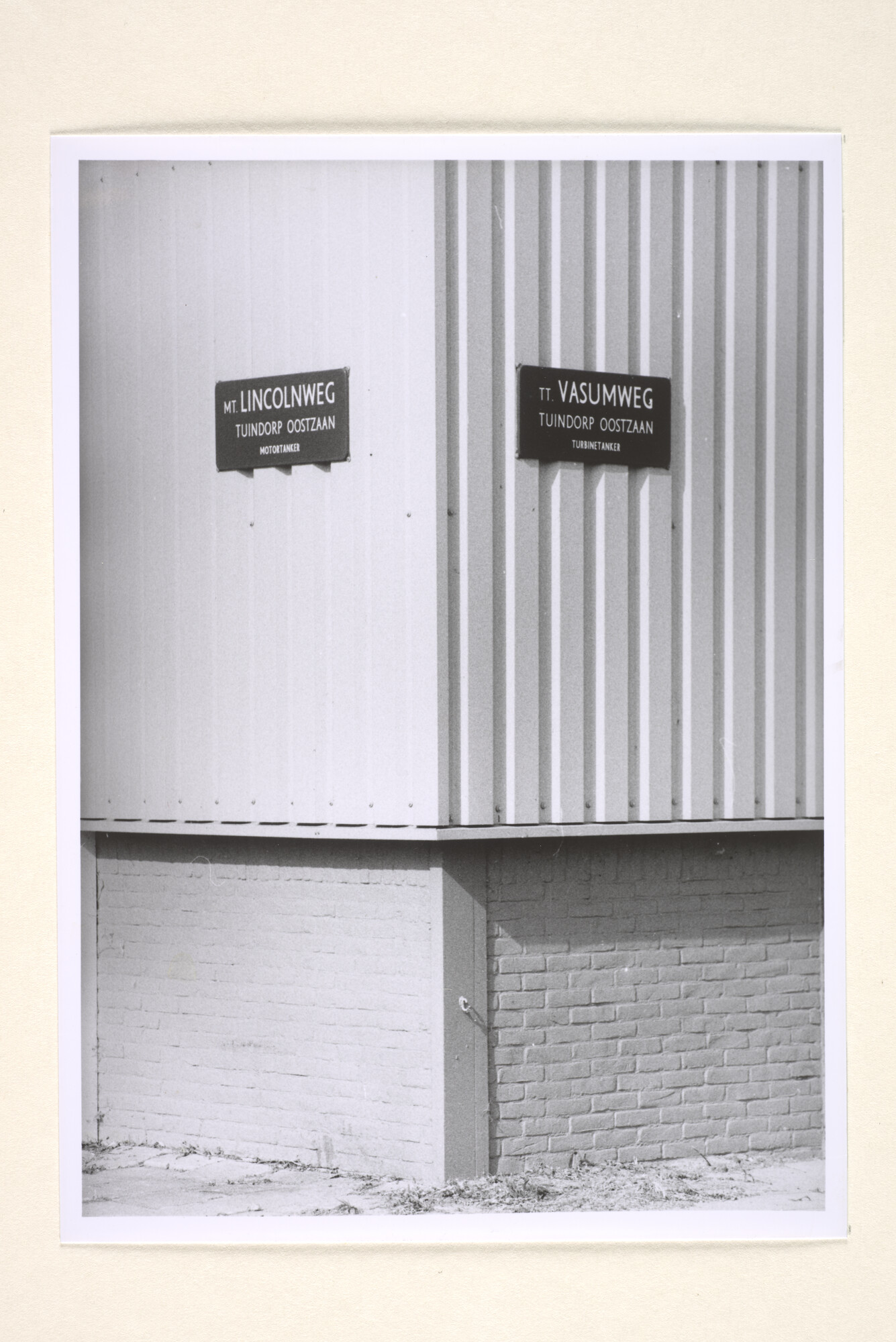 1996.4613; Fotos van straatnaamborden op het voormalige werfterrein van de [...]; fotoreportage