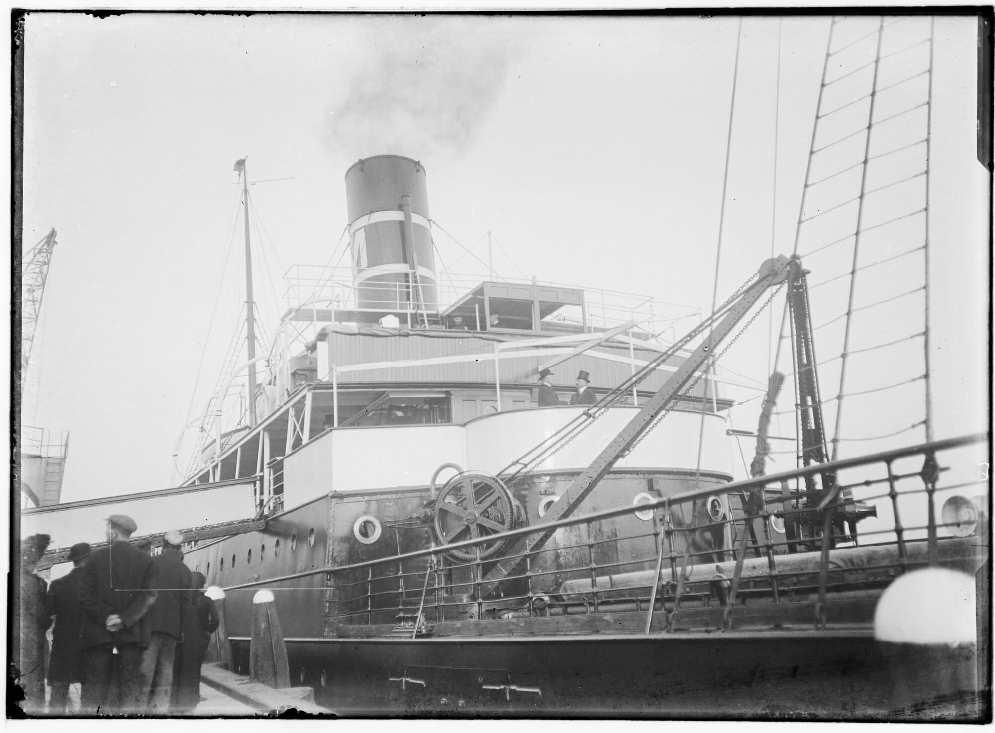 2018.0988; Glasnegatief van het vracht- en passagiersschip Batavier IV (Nederland, 1903); glasnegatief
