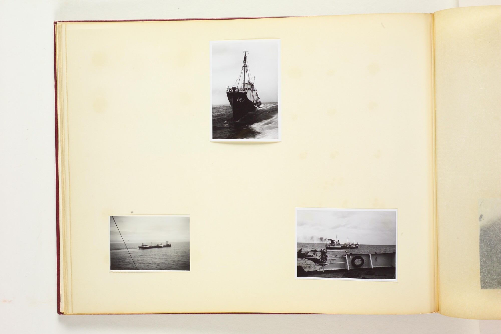 1990.0580; Eerste album met foto's van het walvismoederschip ms. Willem Barendsz (I); fotoalbum