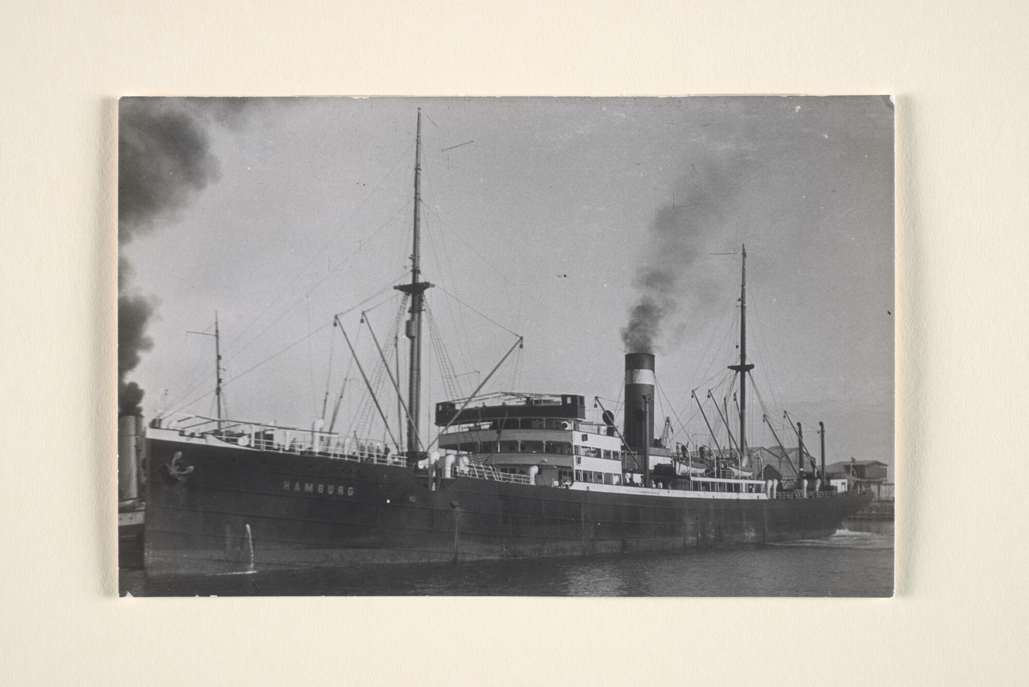 1996.3074; Het Duitse vrachtschip ss. 'Hamburg'; foto