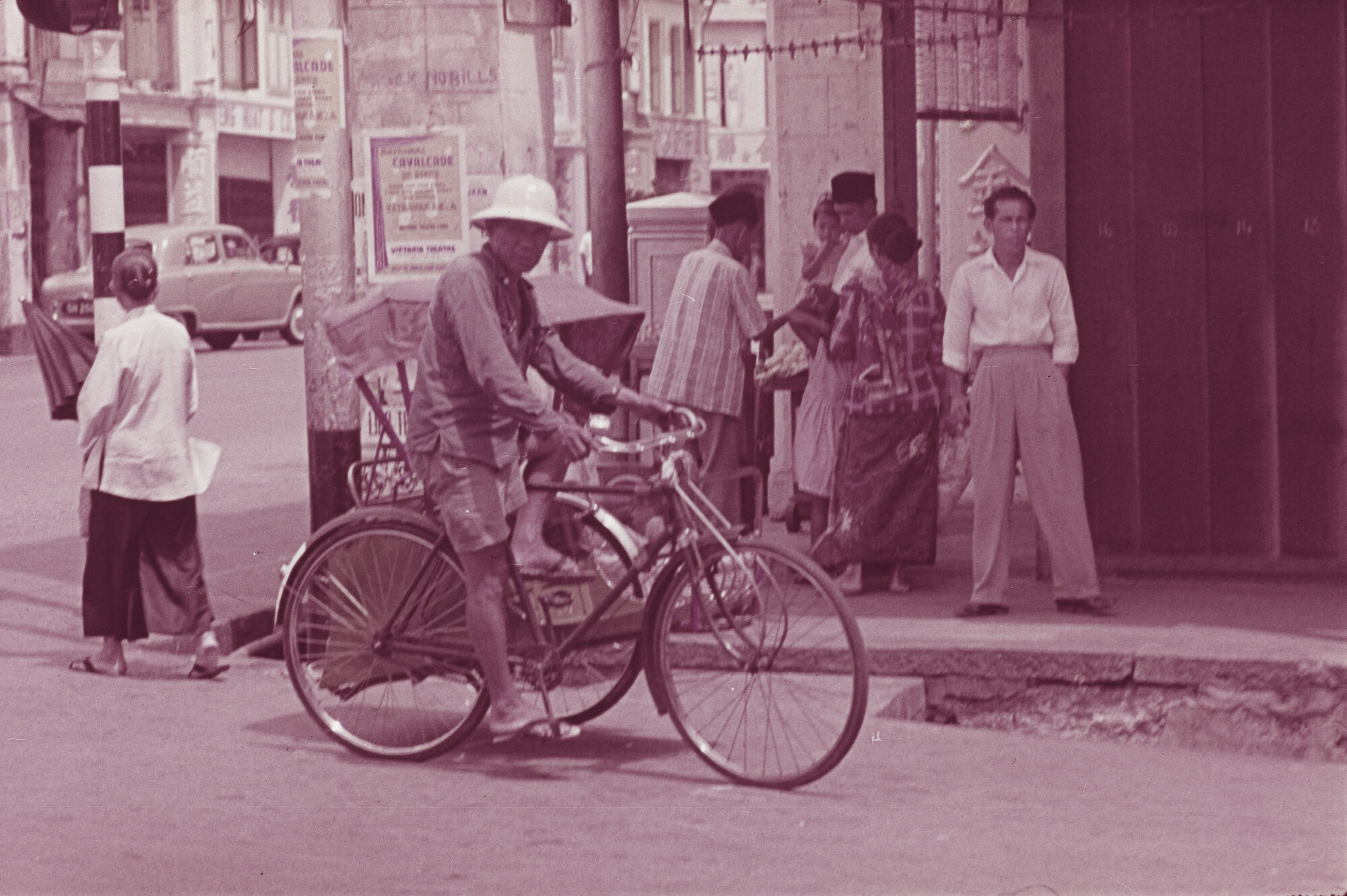 2015.0479; Dia van een straatbeeld in Singapore; diapositief