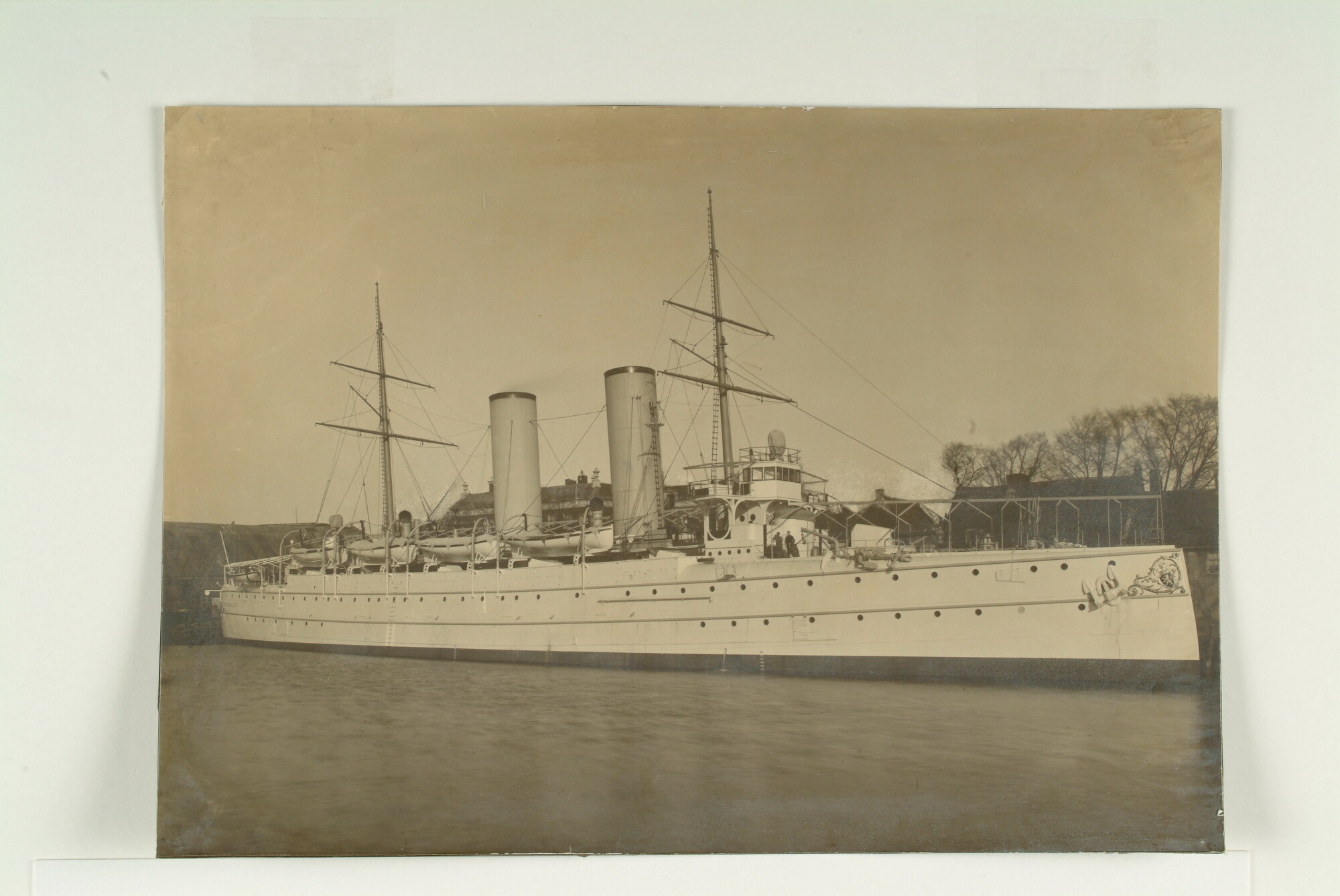 S.0615(01)b1; Het pantserdekschip Hr.Ms. 'Noord Brabant'; foto