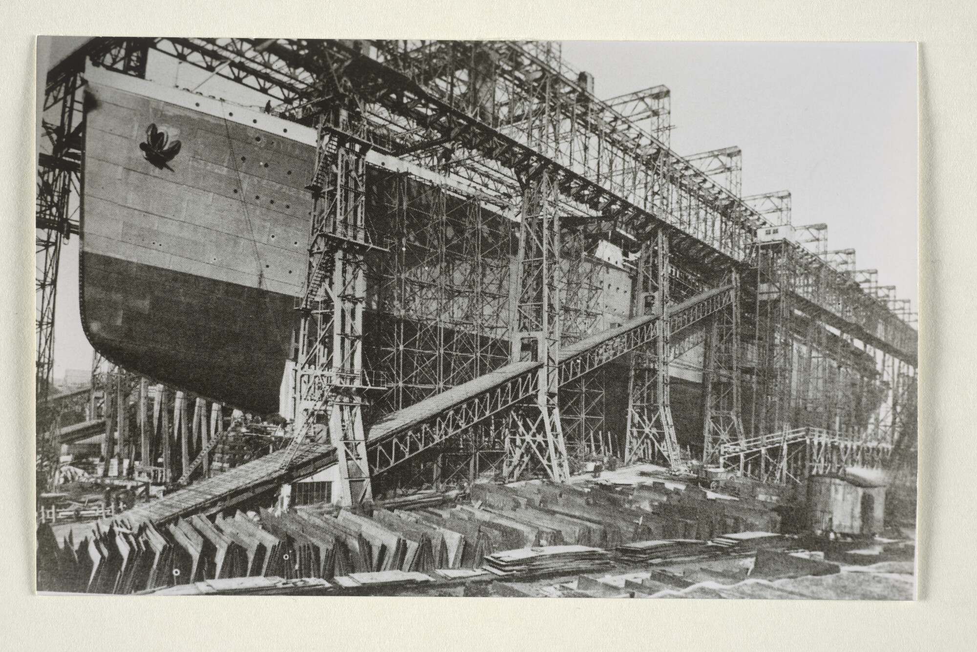 1997.1871; Het passagiersschip ss. 'Brittanic' van de White Star Line in aanbouw op de werf van harland & Wolff in Belfast, 1914; foto