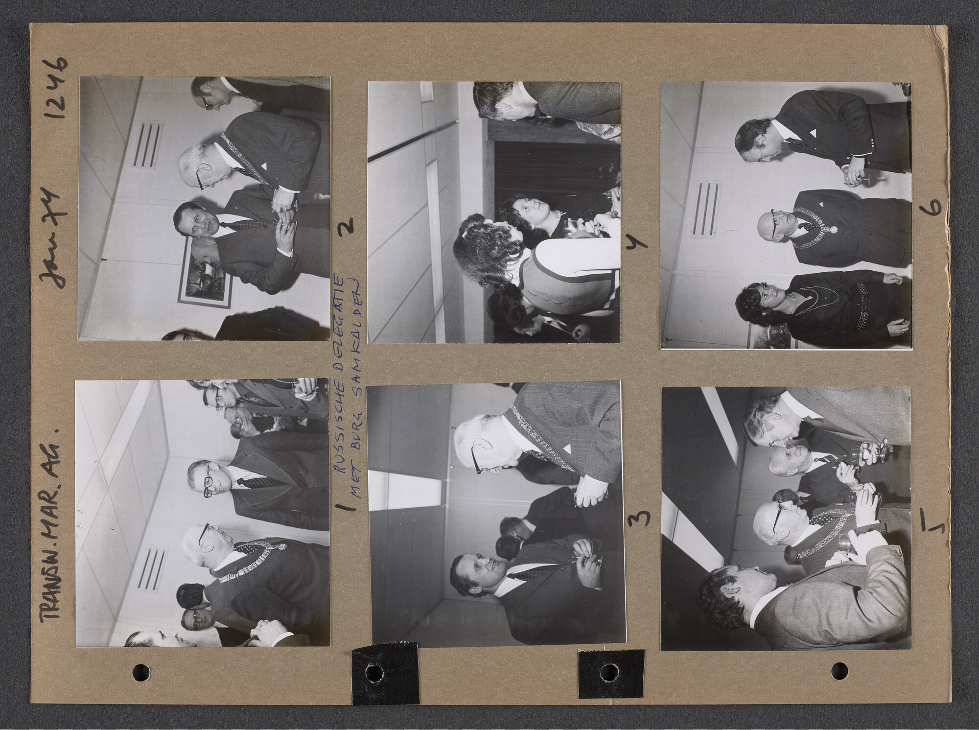 S.9102(32); Multomap met foto's door Ben Burgers, samengesteld door de Vereniging De Amsterdamsche Haven; foto