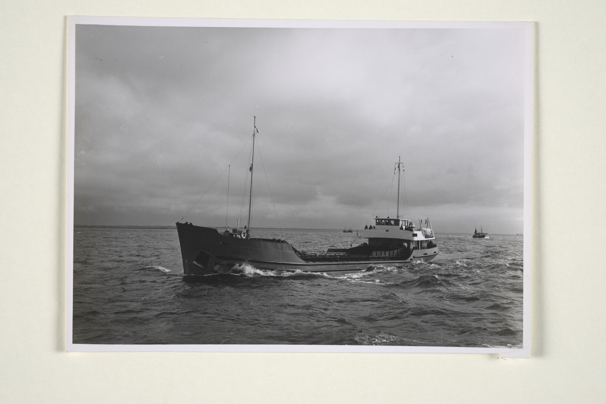 1998.2785; De zee-onderlosser Noordzee, gebouwd in 1956 bij de Haarlemsche Scheepsbouw [...]; foto