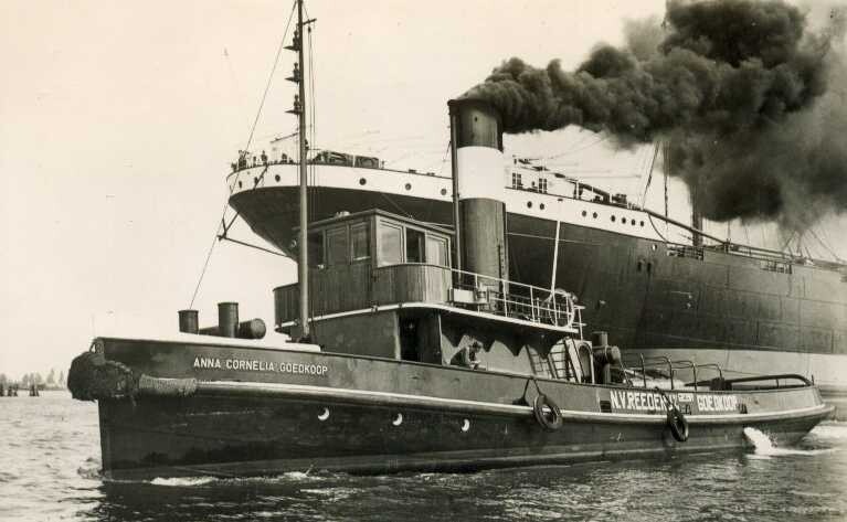 S.5219(12)0686; De havensleepboot Anna Cornelia Goedkoop van Reederij v/h Gebroeders Goedkoop [...]; foto