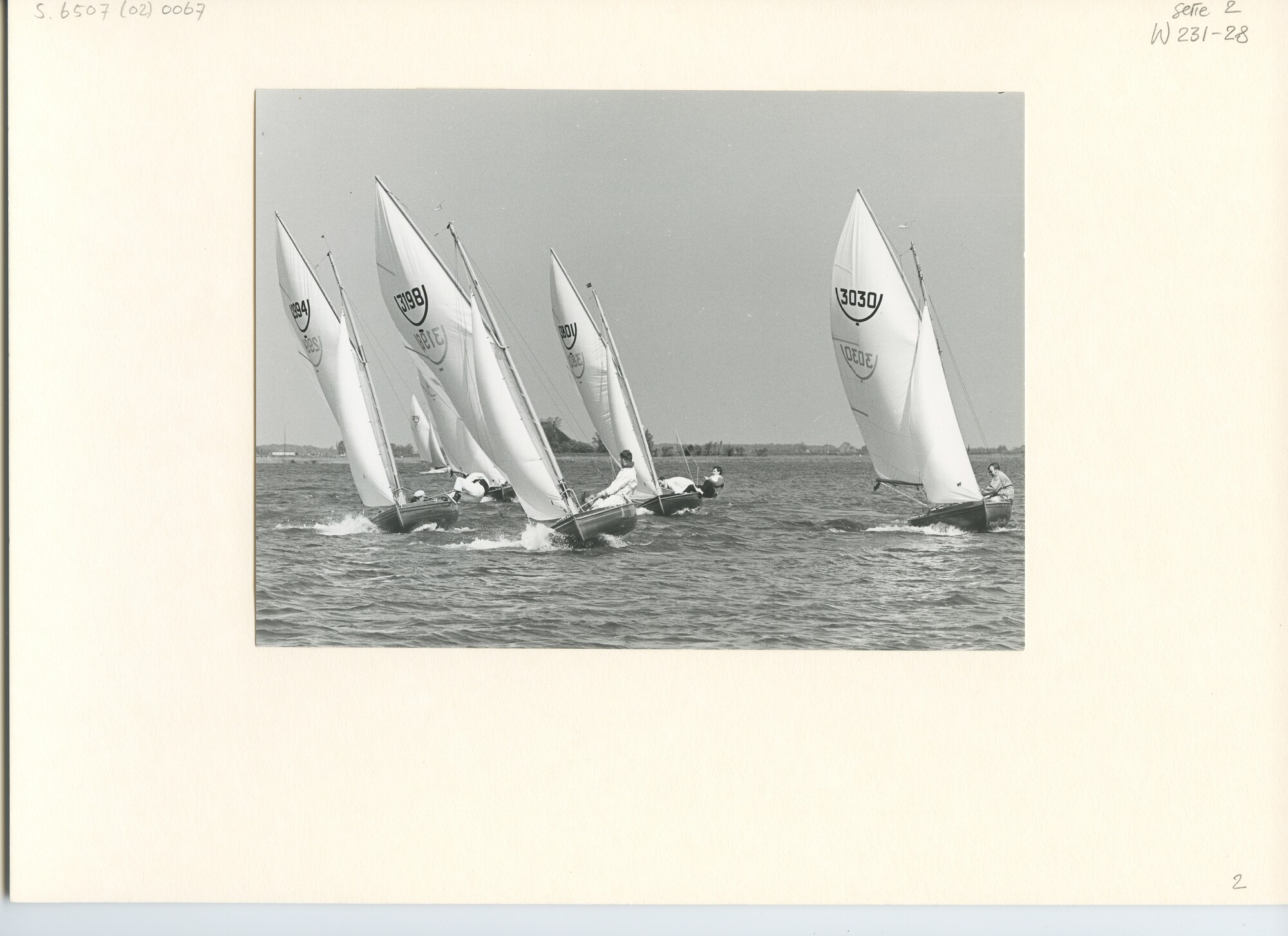 S.6507(02)0067.05; Zwart-wit foto van het Nederlands Kampioenschap 1968 in de 16m² klasse op het Alkmaardermeer; foto