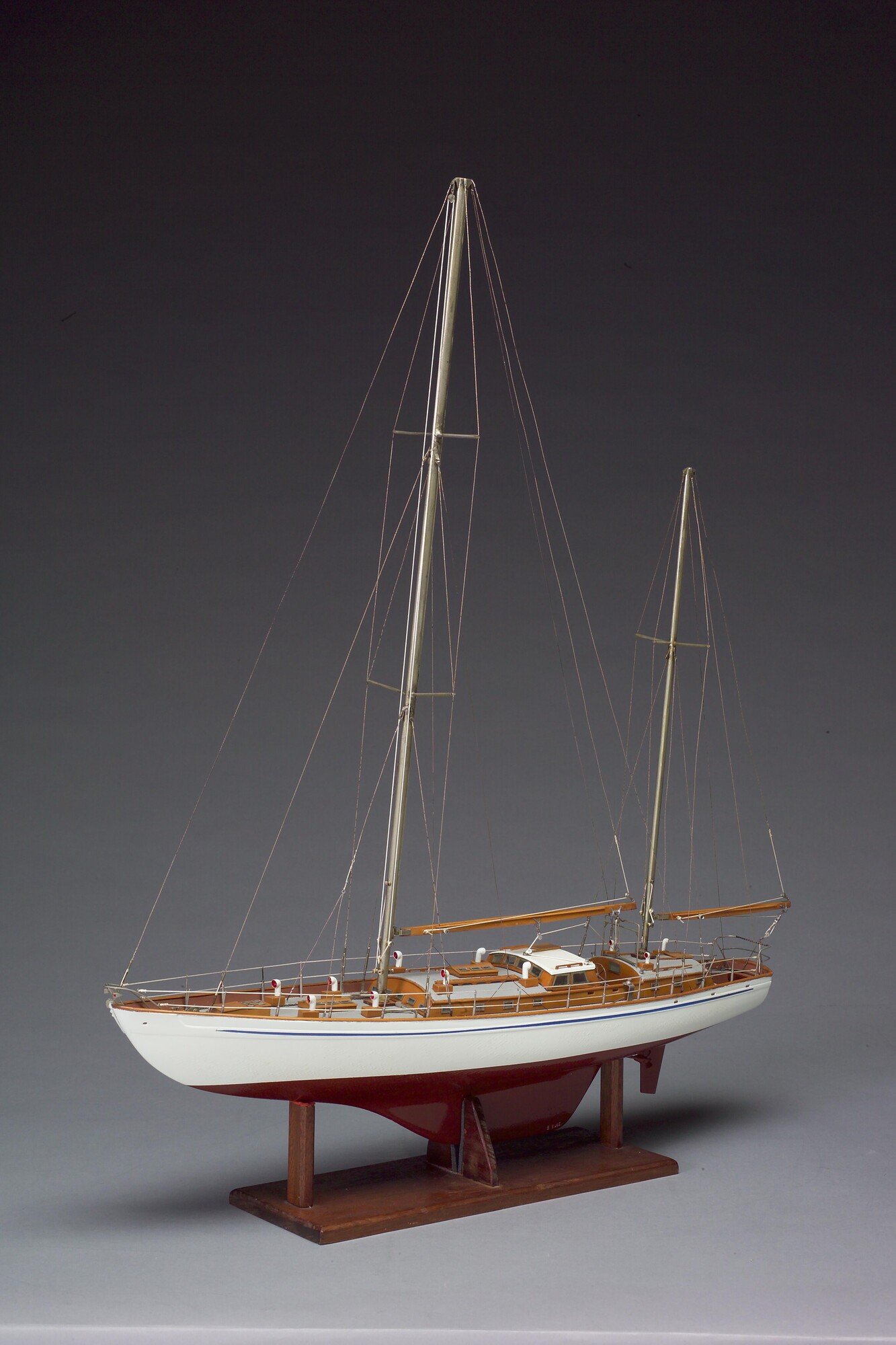 S.5655; Model van het zeezeiljacht Stormvogel; scheepsmodel