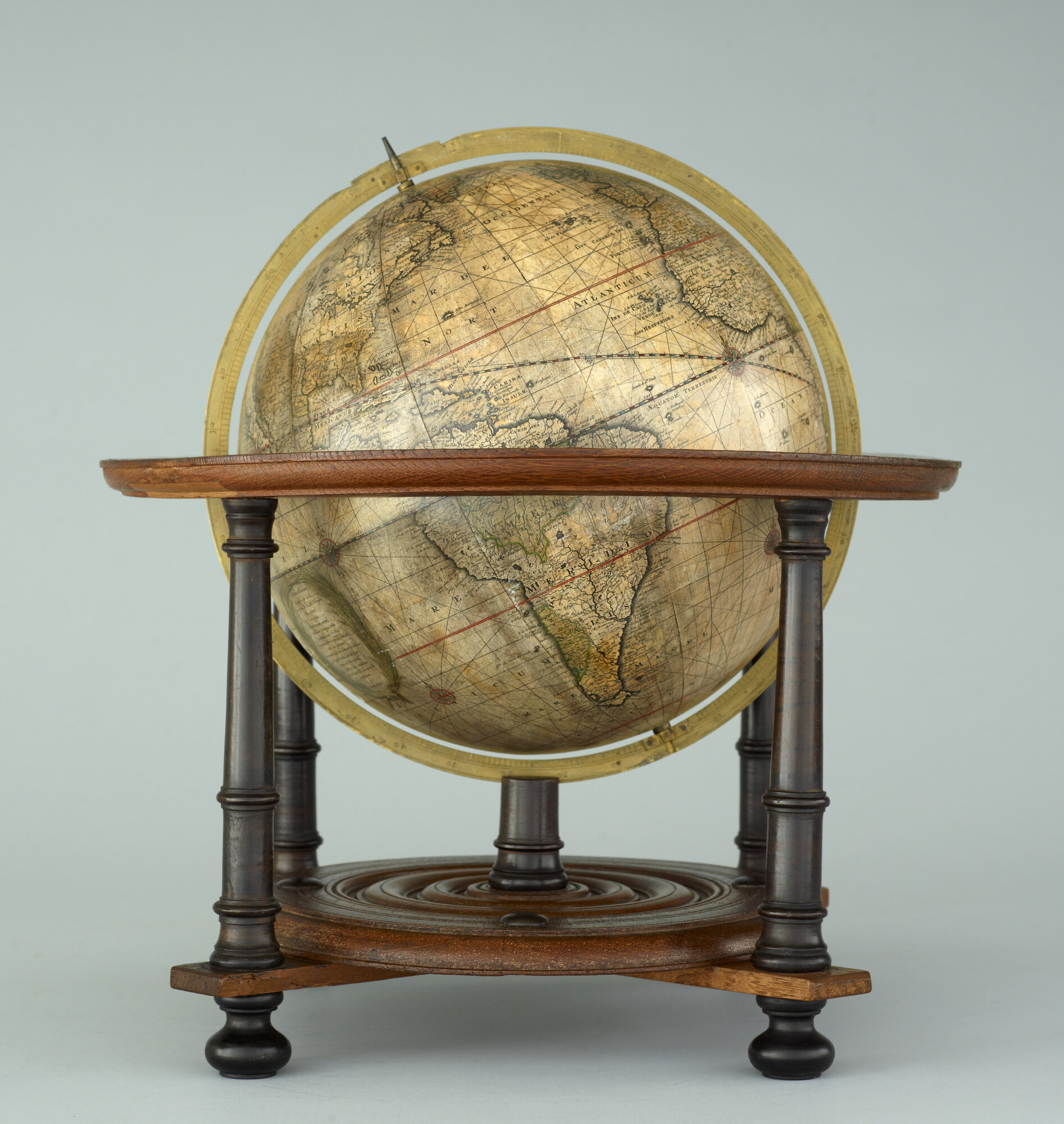 A.0145(025)07; Aardglobe van 31 cm. in doorsnede door Gerard en Leonard Valk, 1700; globe