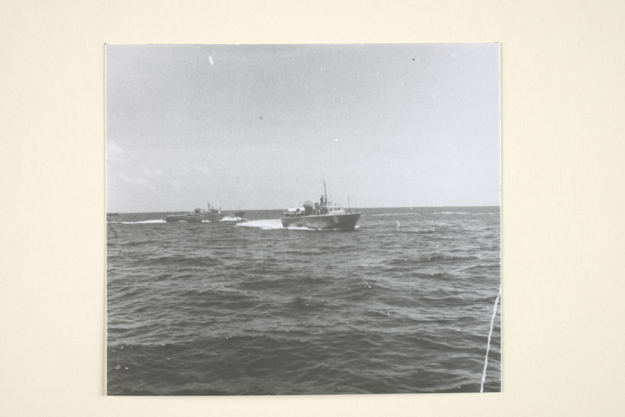 1994.7158; Reproductiefotos van de proefvaart van de (snelle) onderzeebootjager [...]; fotoreportage