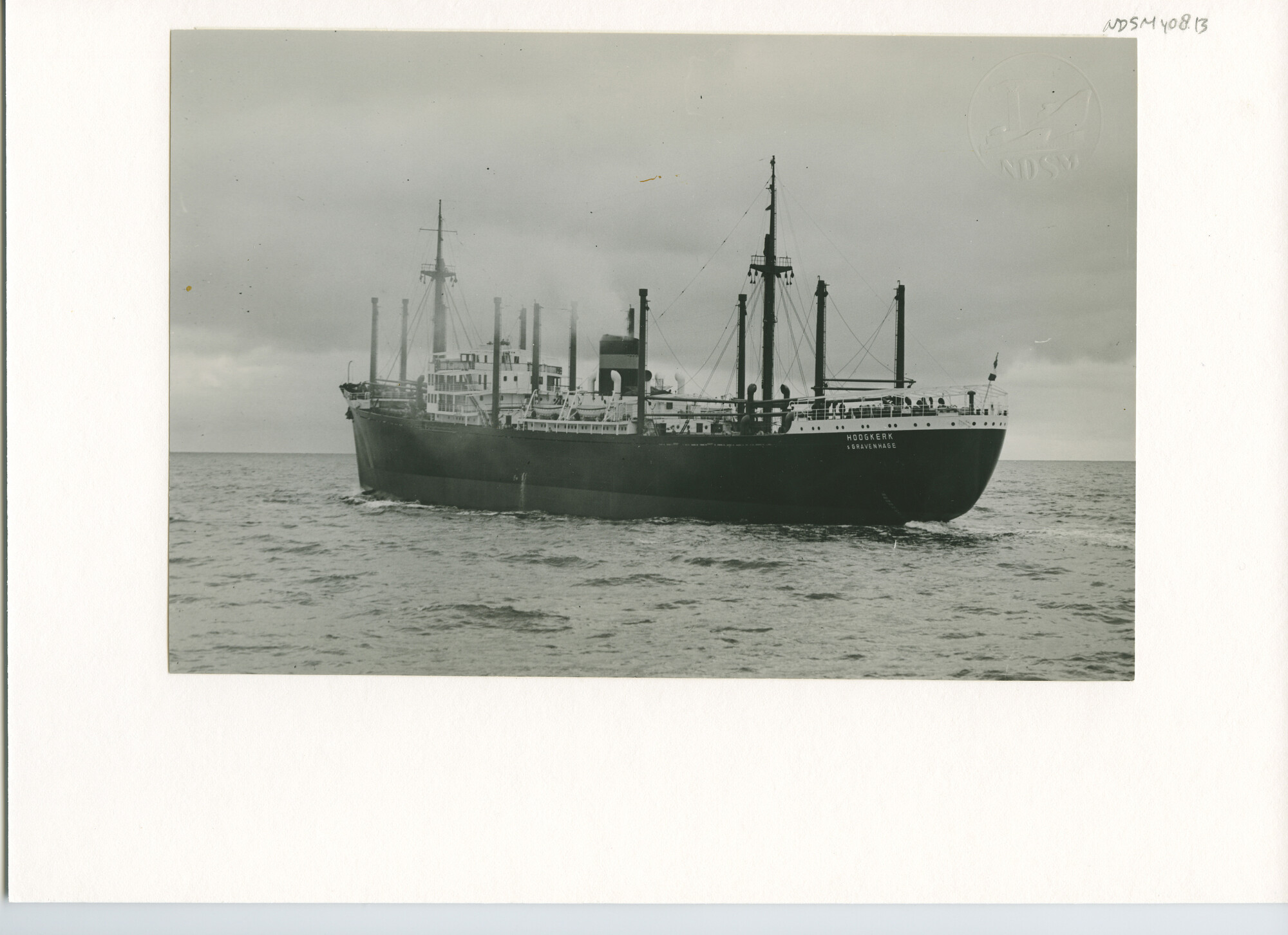 S.5444(1770)2; Foto van het vrachtschip ms. Hoogkerk tijdens de proefvaart; foto