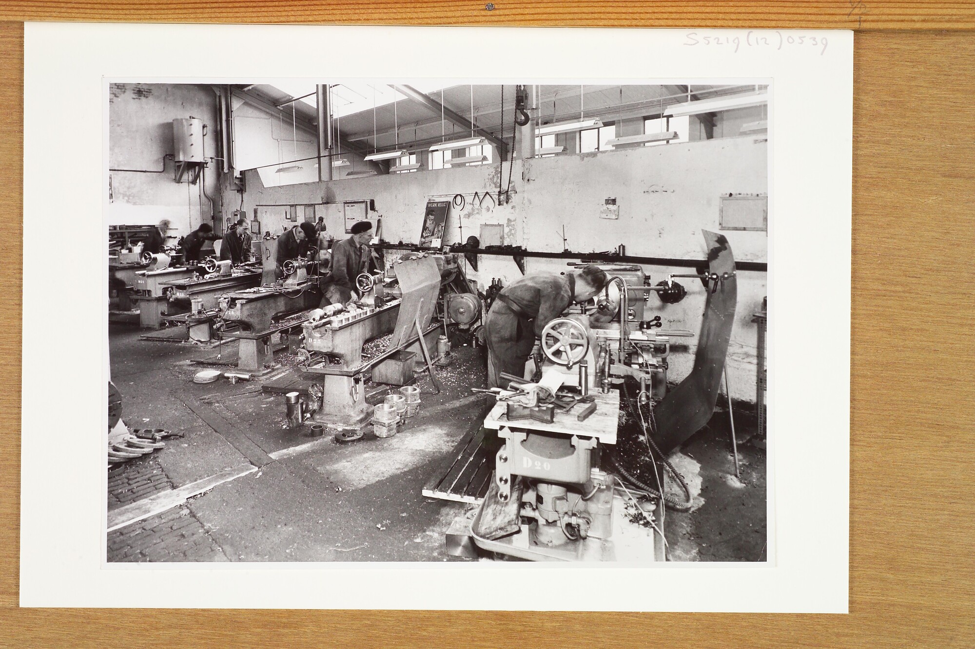 S.5219(12)0539; Sfeerfotos gemaakt op het terrein van de ASMmet onder andere de machinefabriek [...]; fotoreportage