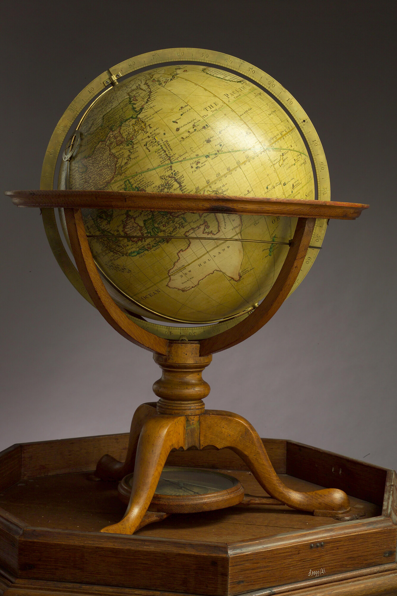 S.3099(02); Hemelglobe van 31 cm. in doorsnede door George Adams, 1766, opgedragen aan koning George III; globe