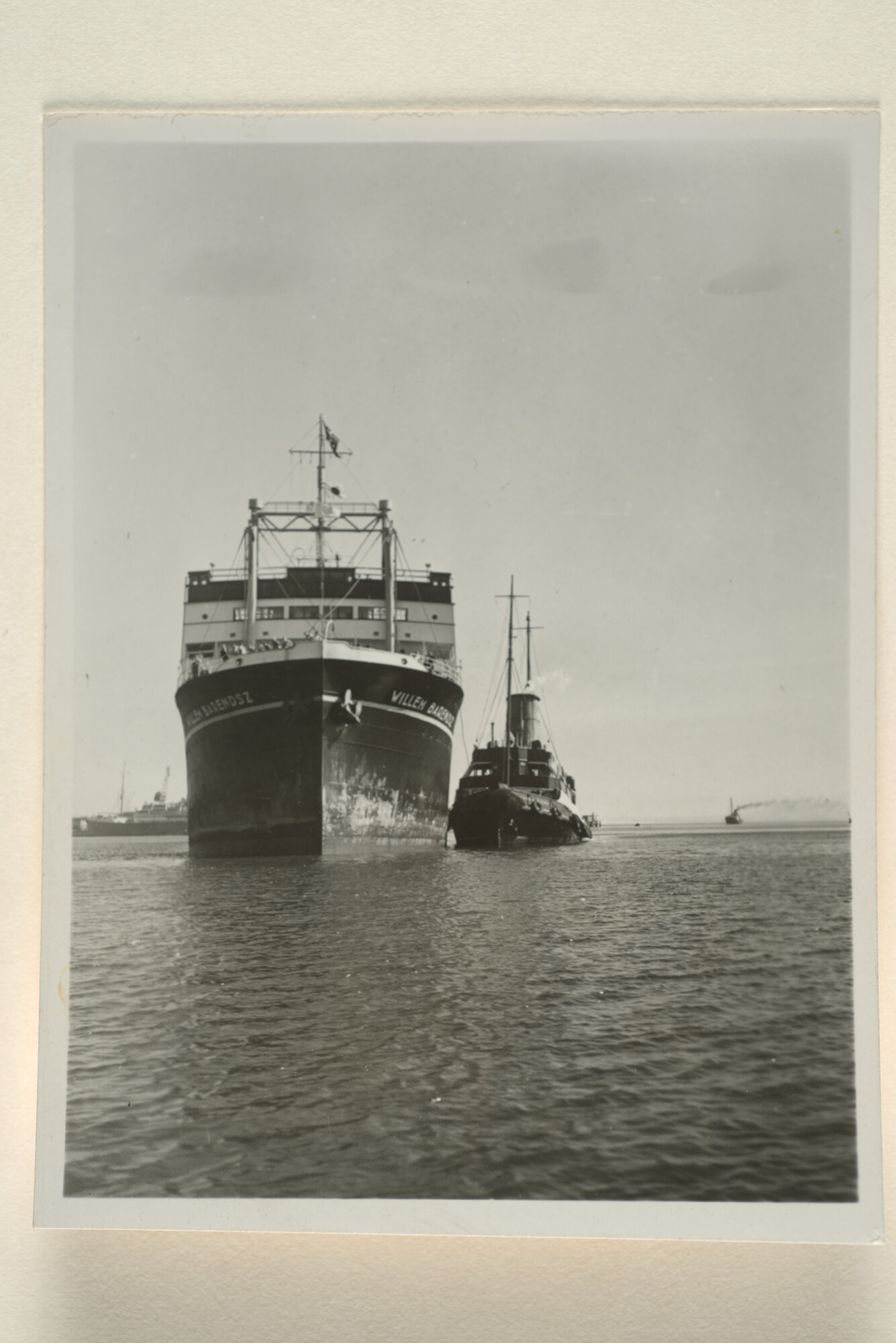 1996.0587; Aankomst van het walvismoederschip ms. Willem Barendsz (I) van de Nederlandsche Maatschappij voor de Walvisvaart [...]; foto