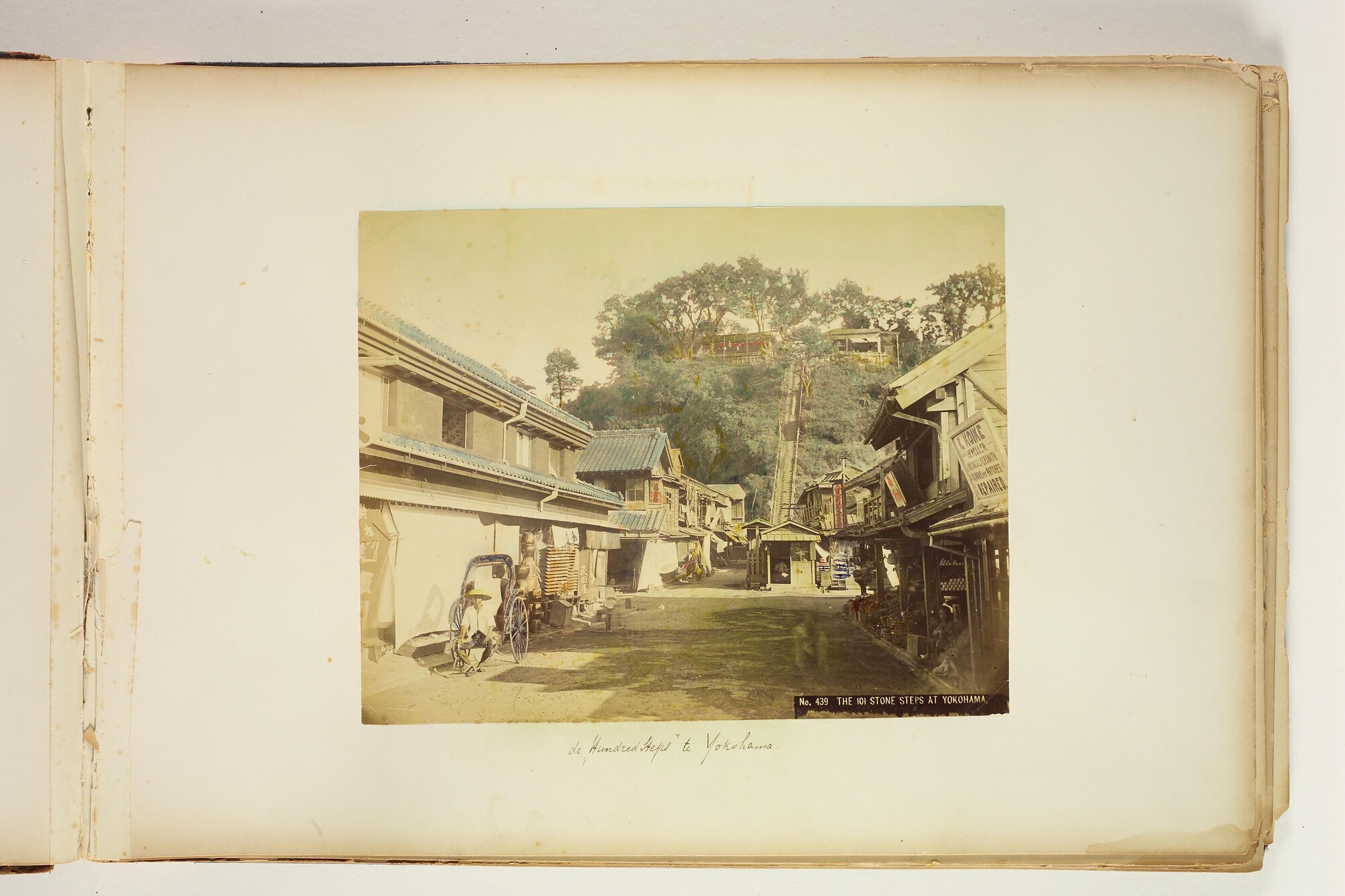 1994.2027; Album nr.4 van Hendrik de Booy met foto's, prenten en documenten van Japan; fotoalbum