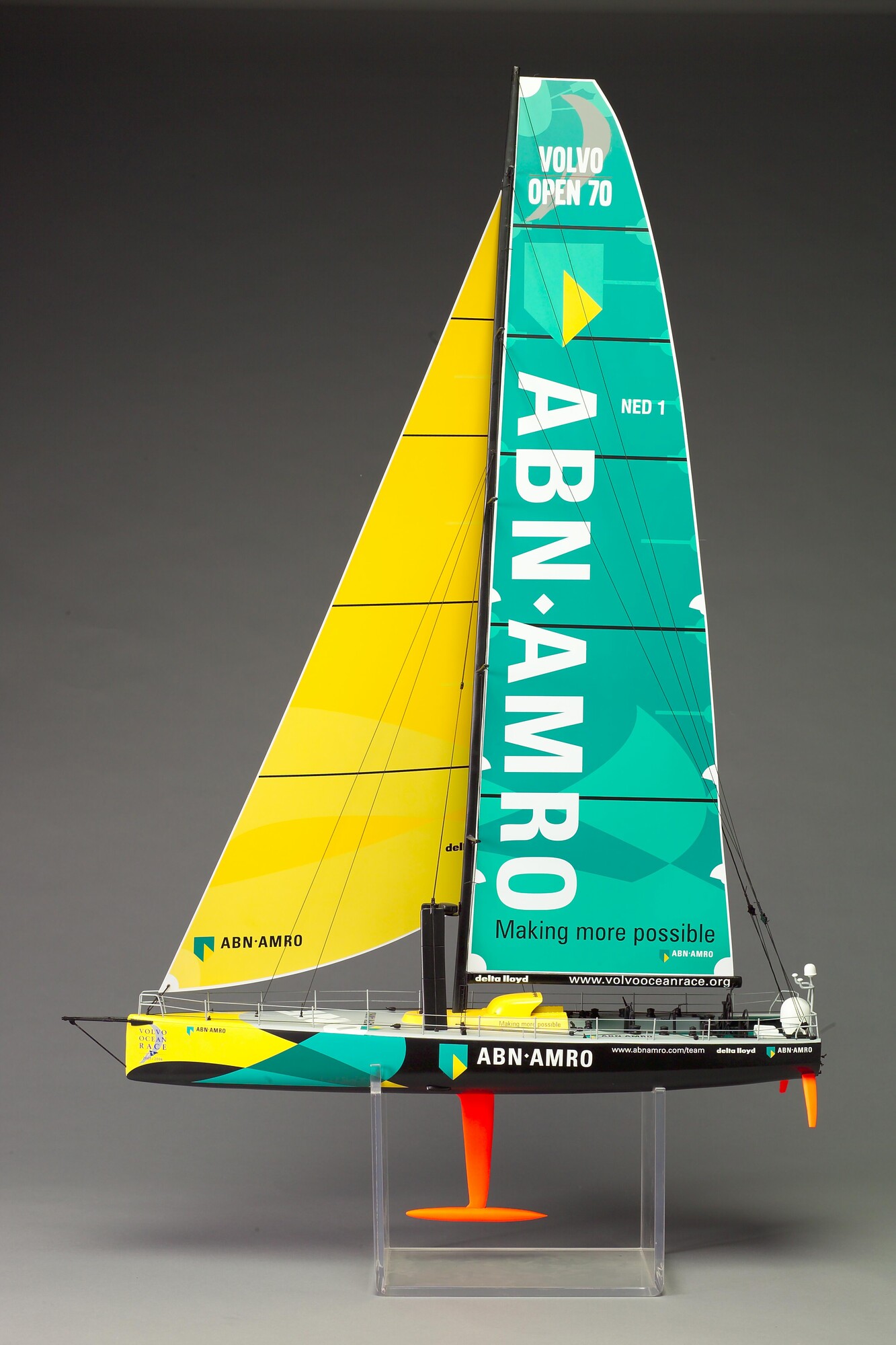 2006.0710; Model van de ABN AMRO ONE; scheepsmodel