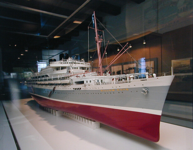 A.7029; Model van het passagiersschip ms. Willem Ruys; scheepsmodel