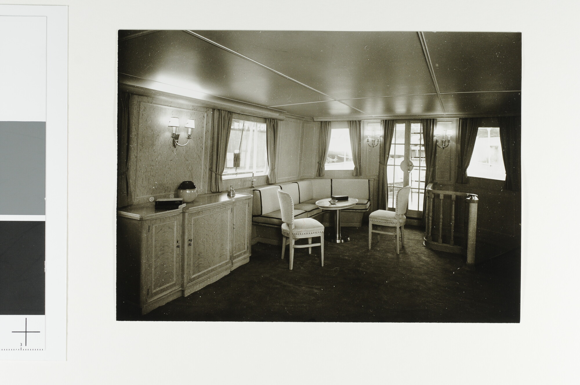 A.5023(19); Reproductiefoto's van de salon van het motorjacht Olga II; foto