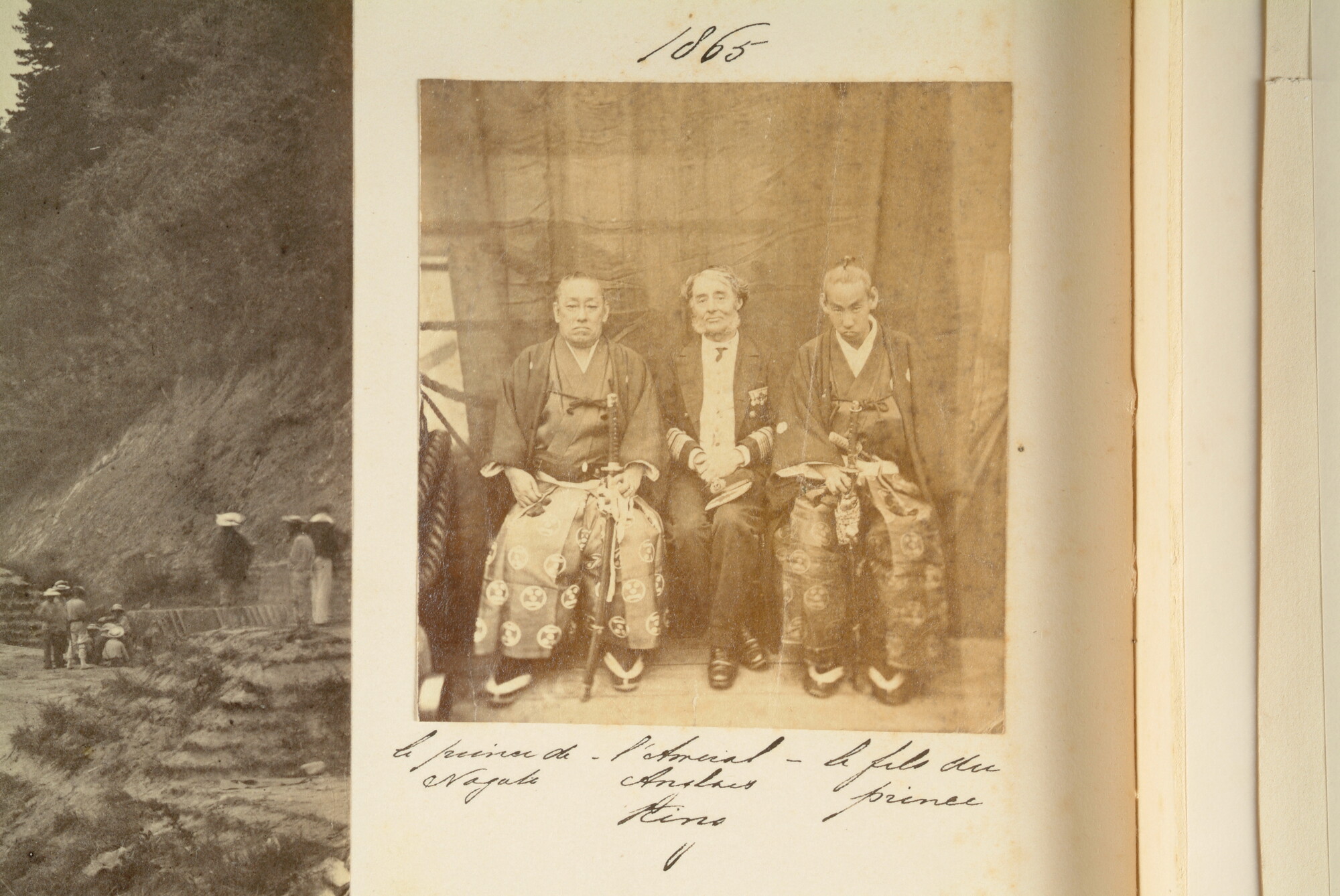 S.3628(04); 'Views of Japan': Album nr. 3 uit een serie van drie van de Nederlandse consul in Japan Dirk de Graeff van Polsbroek; fotoalbum