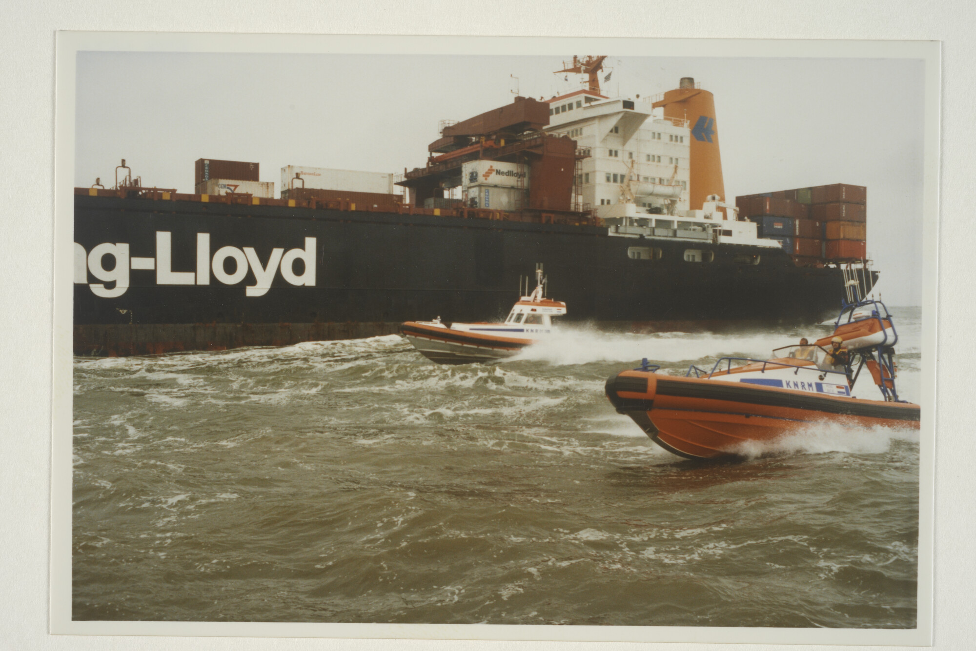 1997.4639; Twee reddingboten van de KNRM, de Antje en (vermoedelijk) de Donateur - [...]; foto