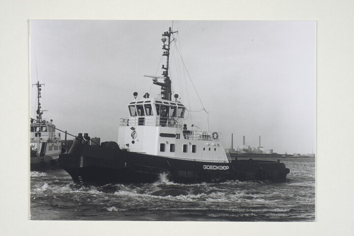 2001.1680; Twee sleepboten van Reederij v/h Gebroeders Goedkoop (Wijsmuller) in actie; fotoreportage