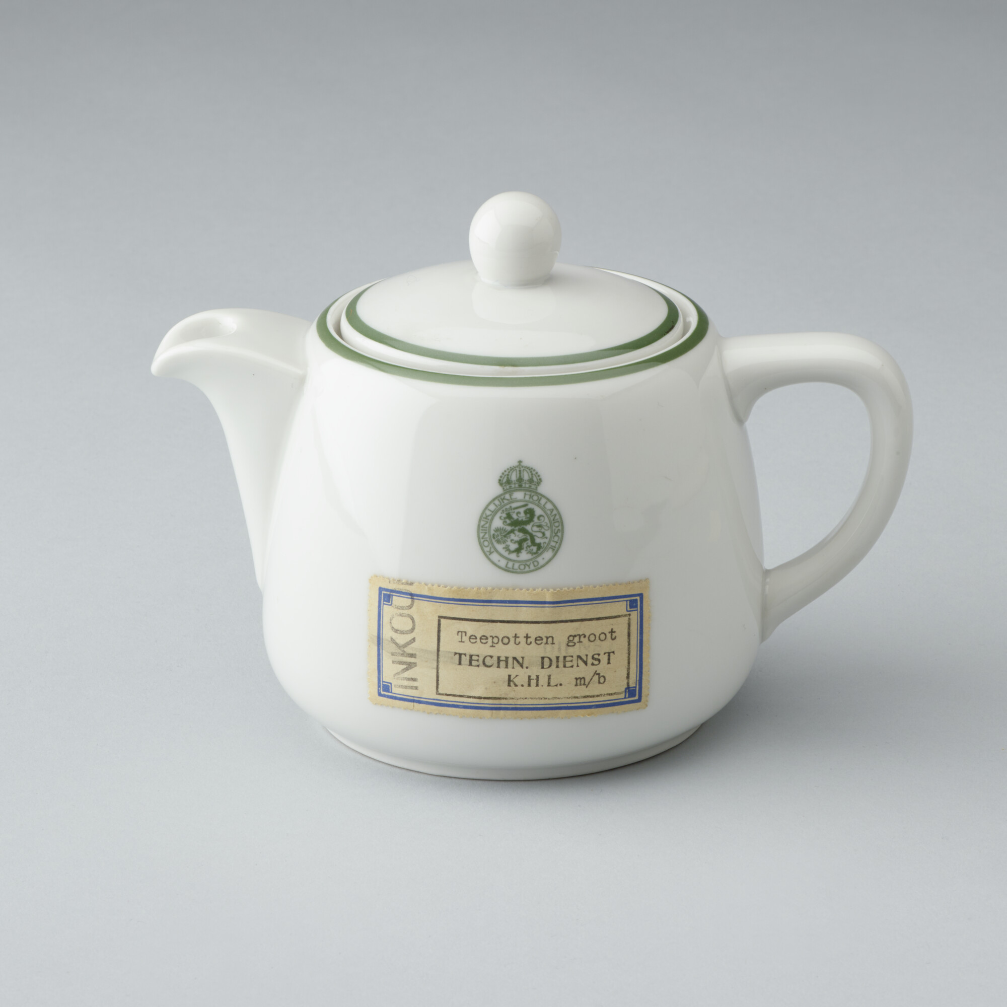S.6483(2088); Theepot van porselein met het logo van de Koninklijke Hollandsche Lloyd; theepot