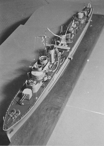 B.0203(01); Model van de torpedobootjager Hr.Ms. Isaac Sweers; scheepsmodel
