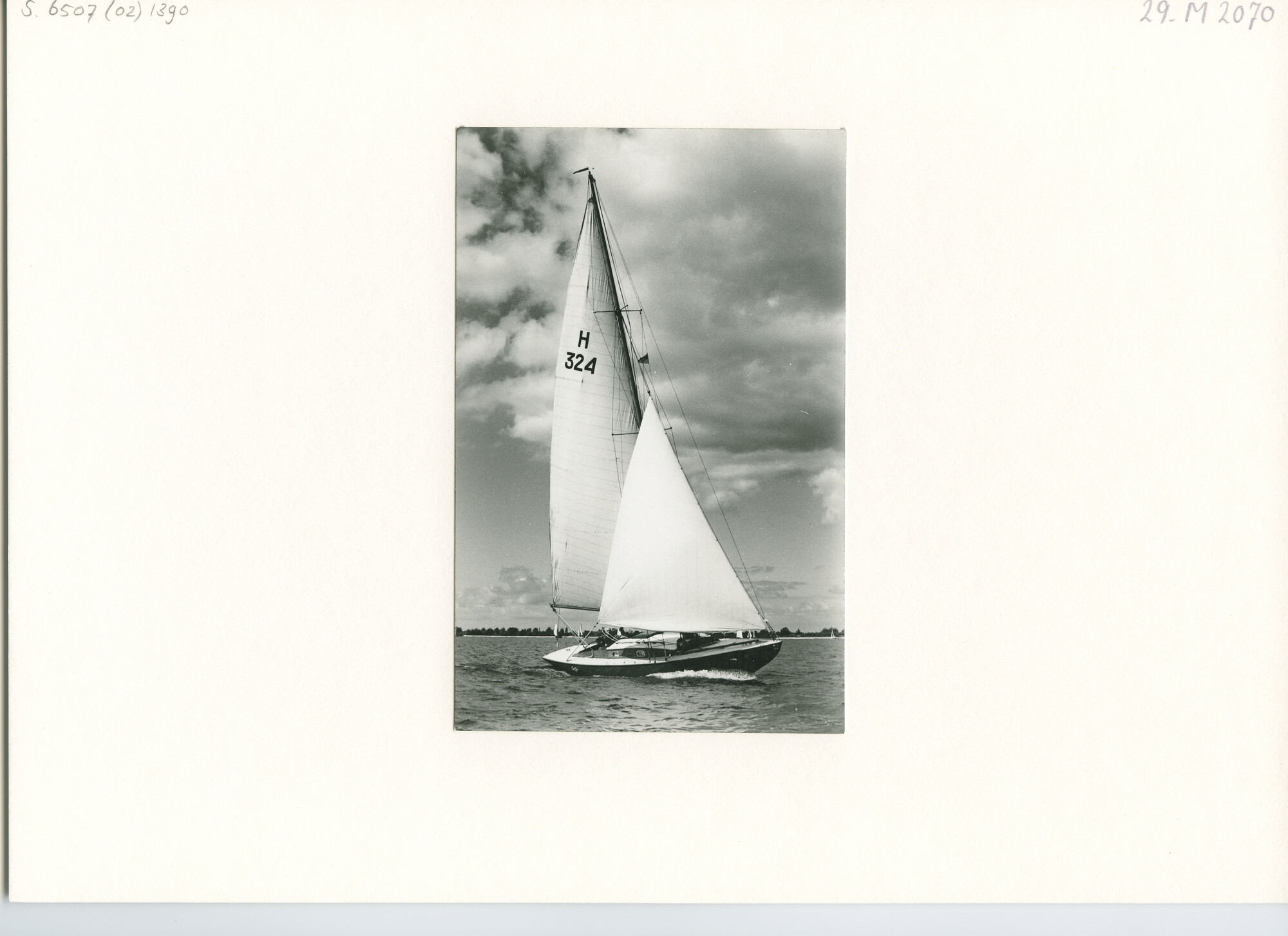 S.6507(02)1390.06; Zwart-wit foto van een wedstrijd voor de RORC-klassen op de Westeinderplassen; foto