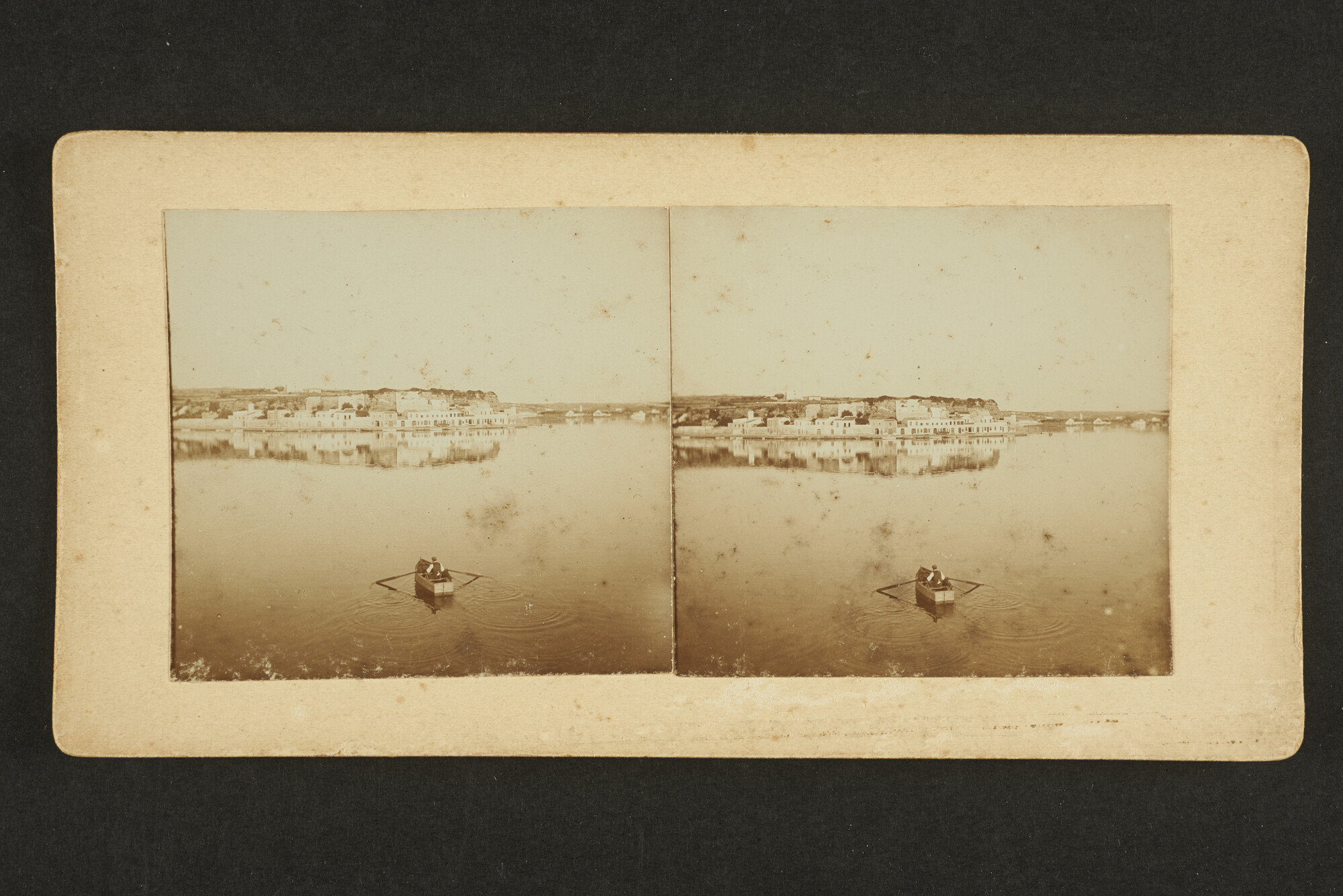 RS.0713(19); Gezicht op de baai en het stadje Maó (Minorca); foto
