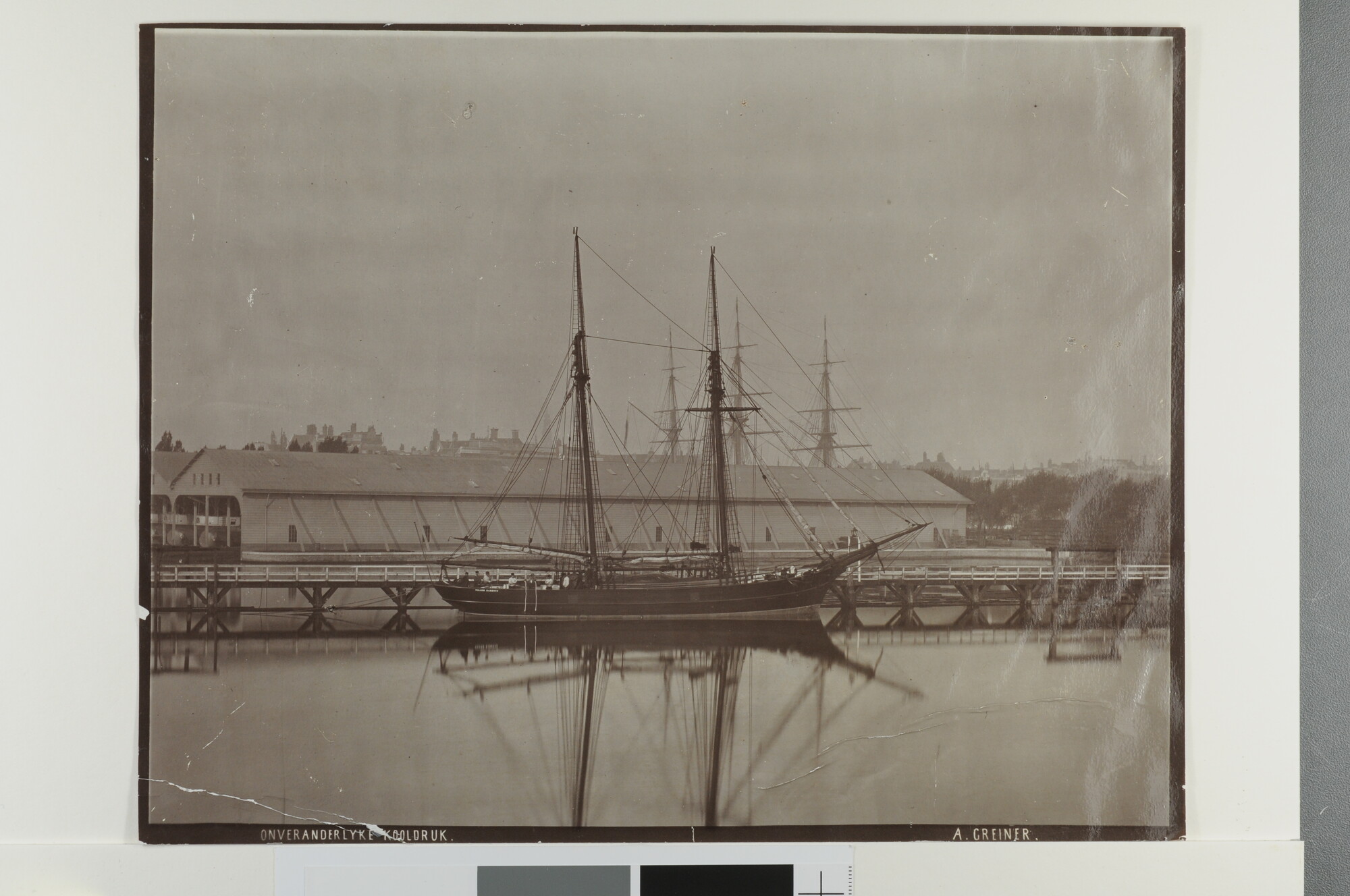 S.0898(01); De schoener Willem Barents op de Marinewerf te Amsterdam; foto